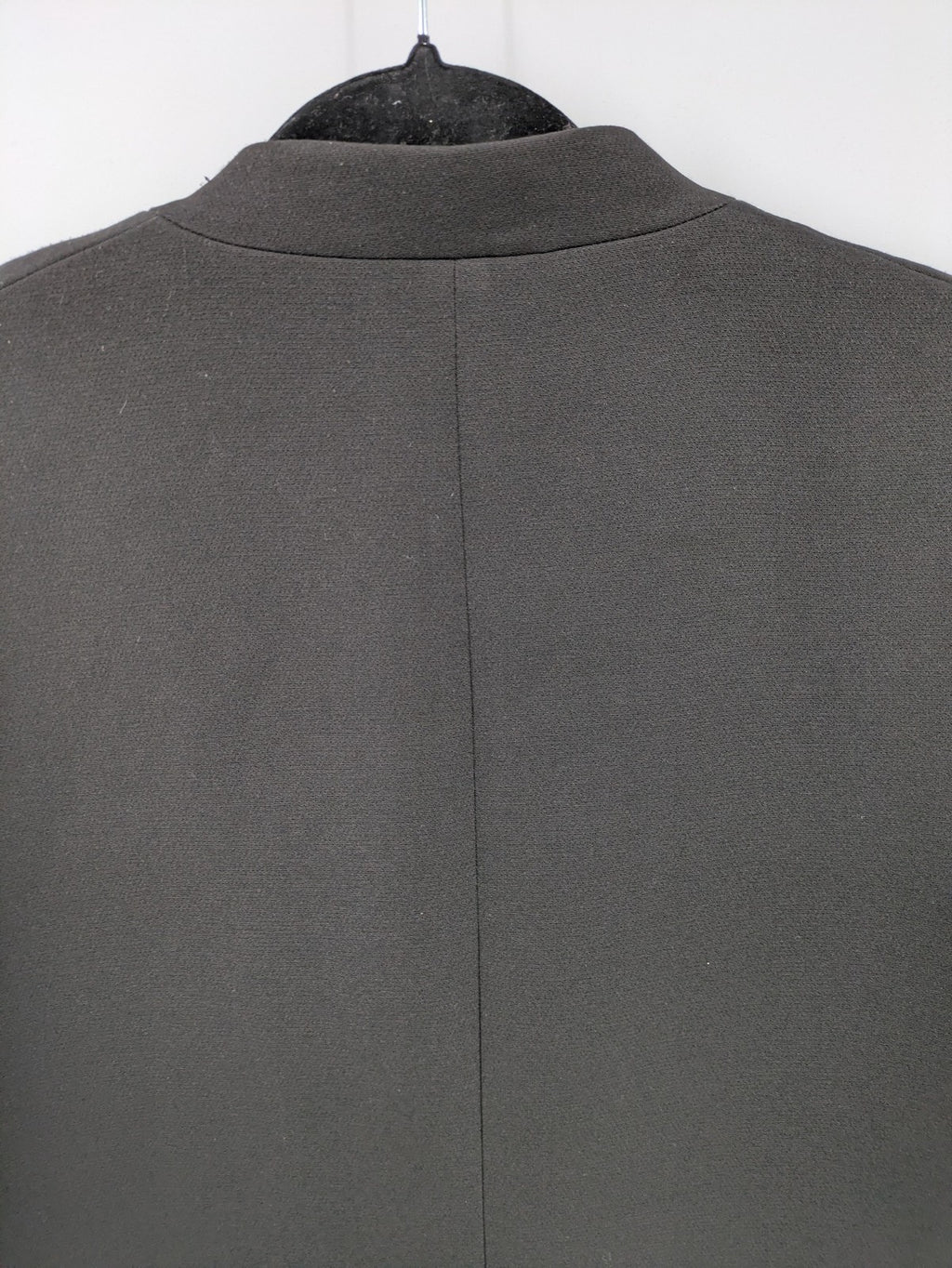 H&M pink long blazer kragenlos design with open front and two front pockets.