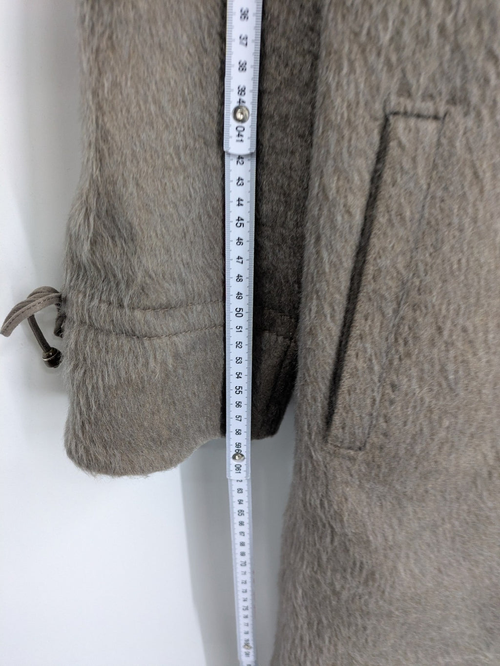 Lama brown vintage coat with fur collar, textured llama-mohair blend, elegant silhouette.