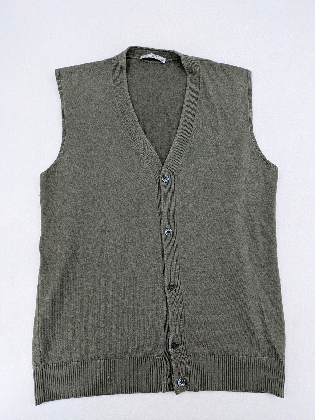 Circolo green vest with V-neck, button closure, made from merino wool and silk blend.
