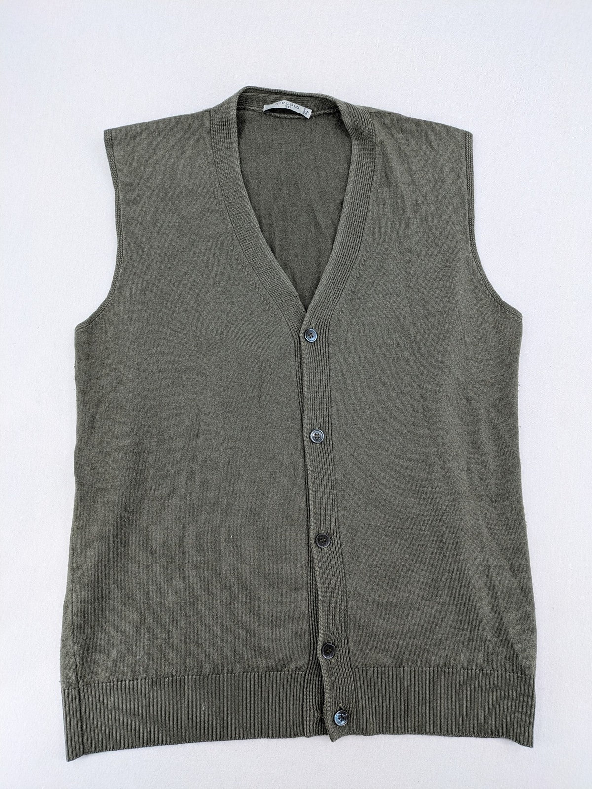 Circolo green vest with V-neck, button closure, made from merino wool and silk blend.