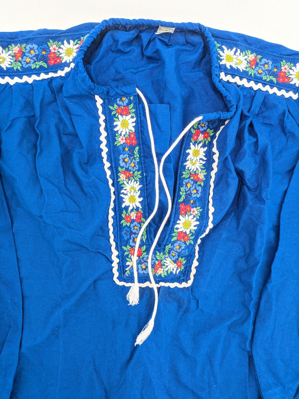 Damen multi dirndl blouse blue with floral and edelweiss embroidery, 100% cotton.