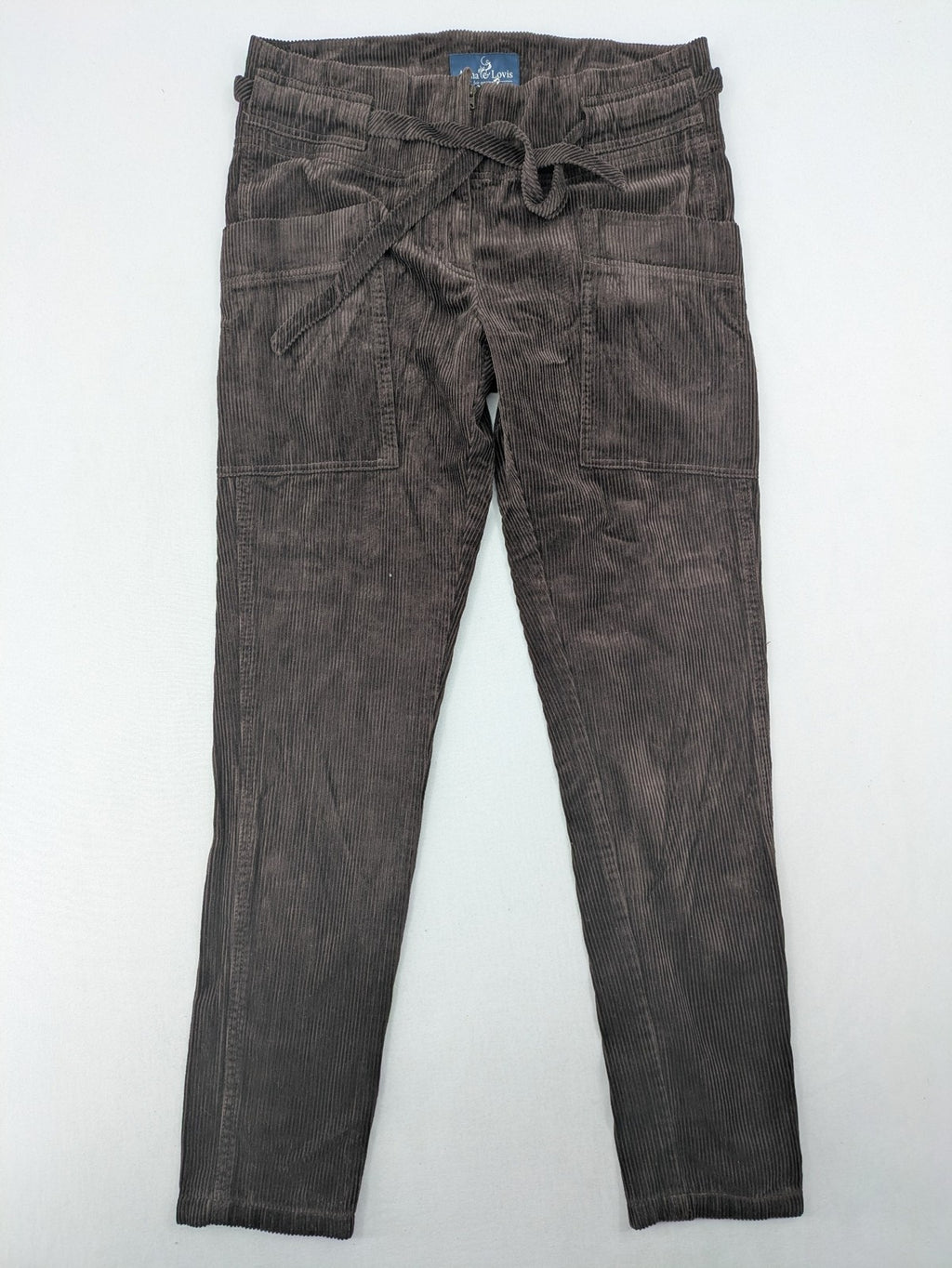 Alma & Lovis brown cord pants paperbag style with belt, made from organic cotton.