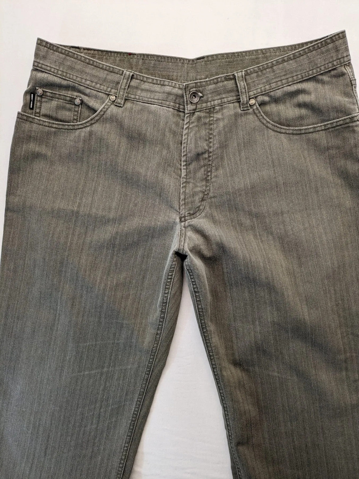 Gerry Weber grey straight jeans with herringbone pattern and classic 5-pocket design.