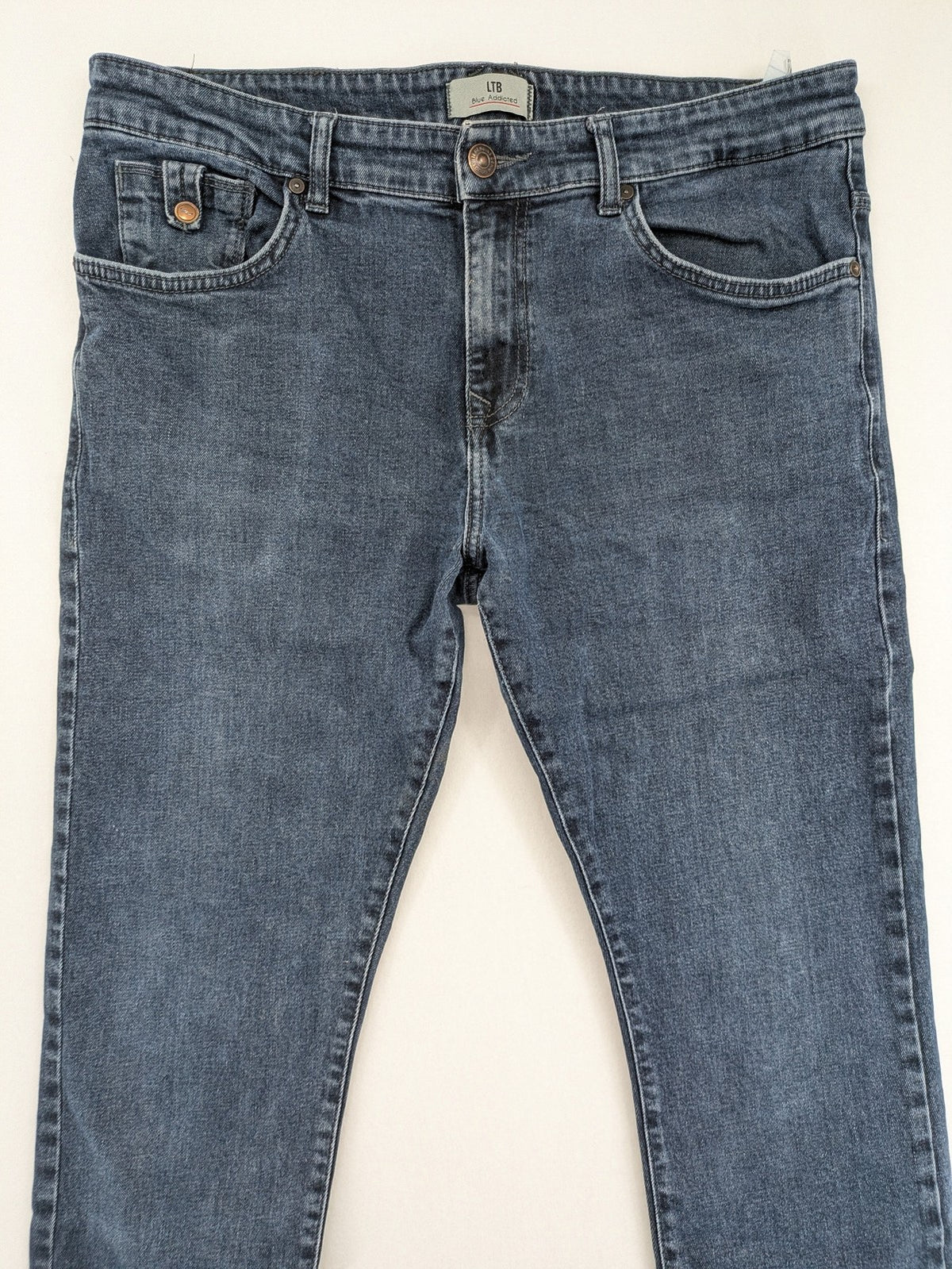 LTB blue straight jeans Joshua model with low rise slim fit and stretch denim.