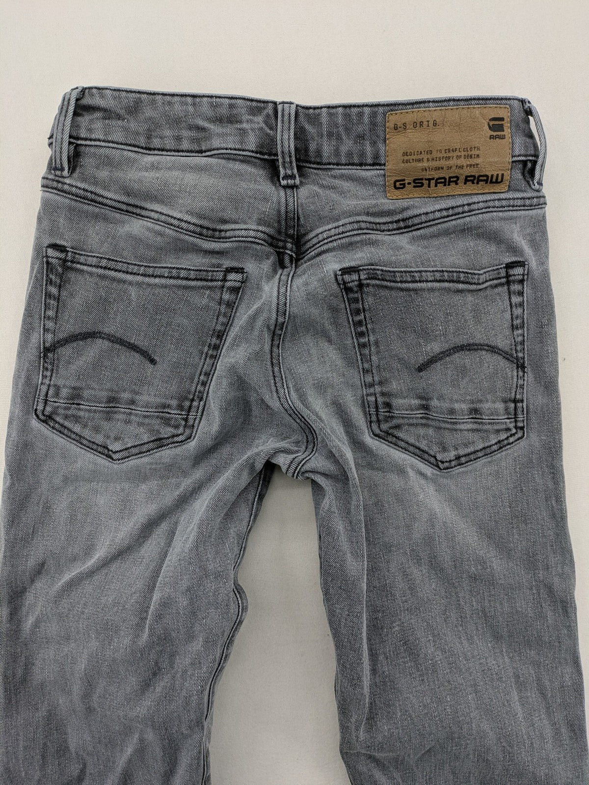 G-Star Raw grey straight jeans with classic 5-pocket design and logo patch.