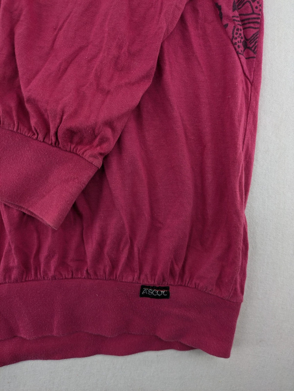 Ascot vintage sweatshirt black and pink with graphic patterns and elastic hem.