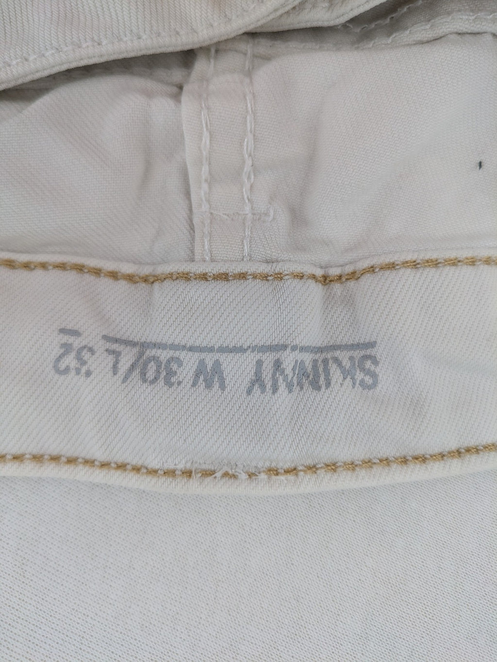 Denim 1982 white skinny jeans with distressed details and classic 5-pocket design.