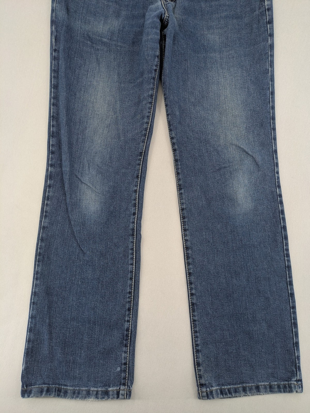 Joker blue straight leg jeans with double saddle stitched detail and classic denim wash.