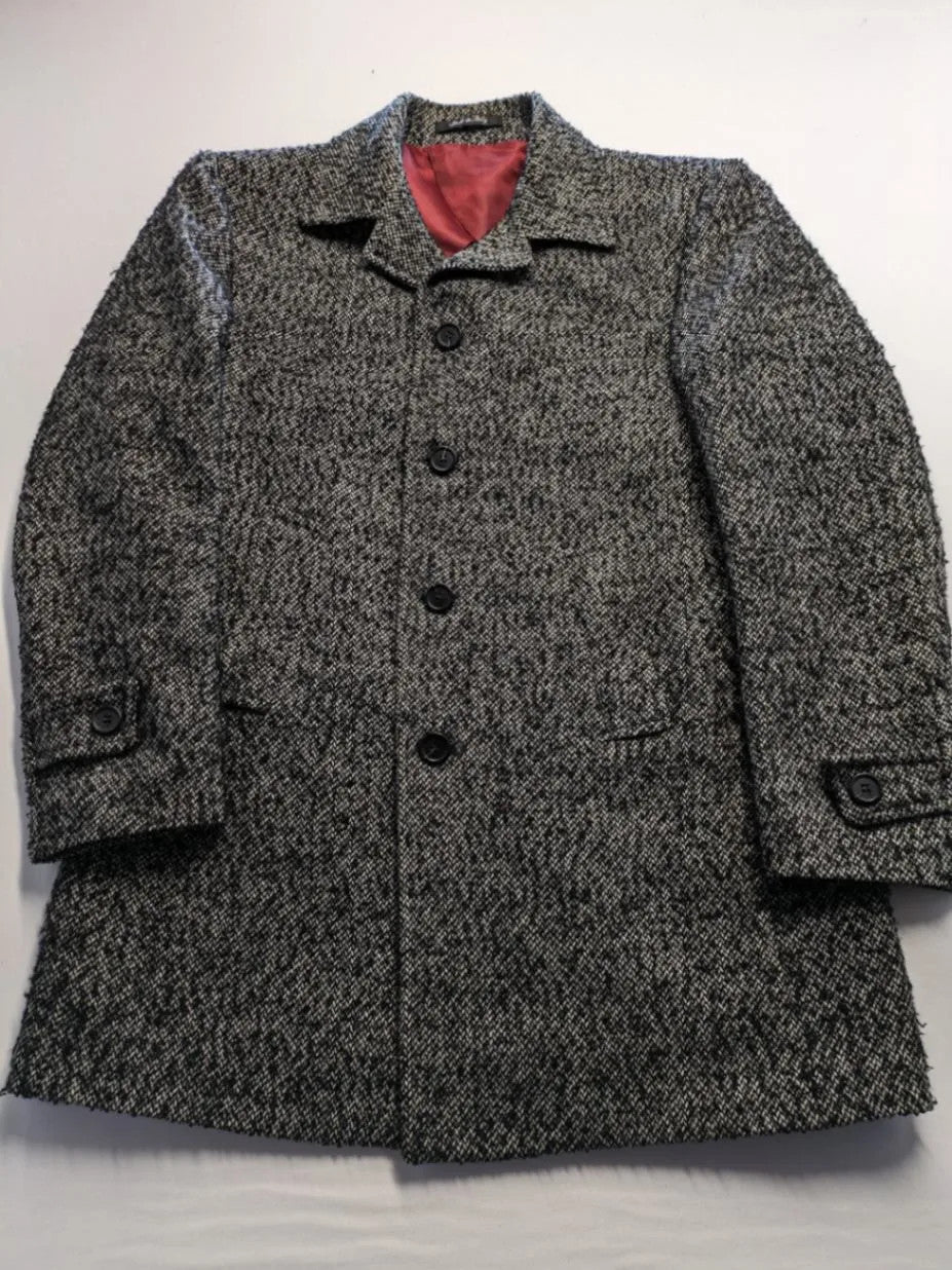Uomo grey and pink wool coat with red lining and button closure, size 54.