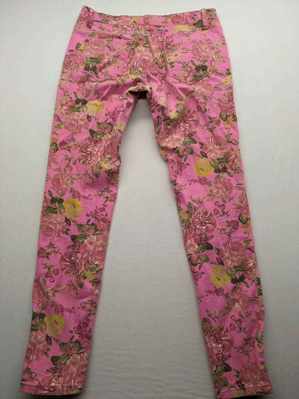 Crazy World floral straight jeans pink with 5-pocket design and slim fit.