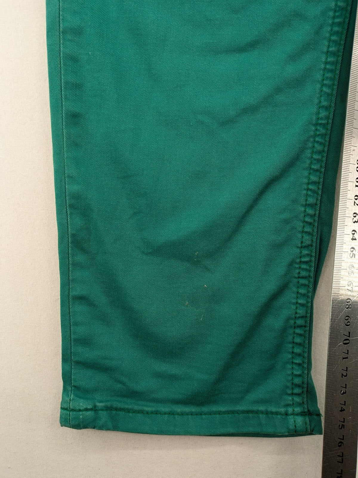Cecil green straight jeans with classic 5-pocket design and distinctive stitching details.