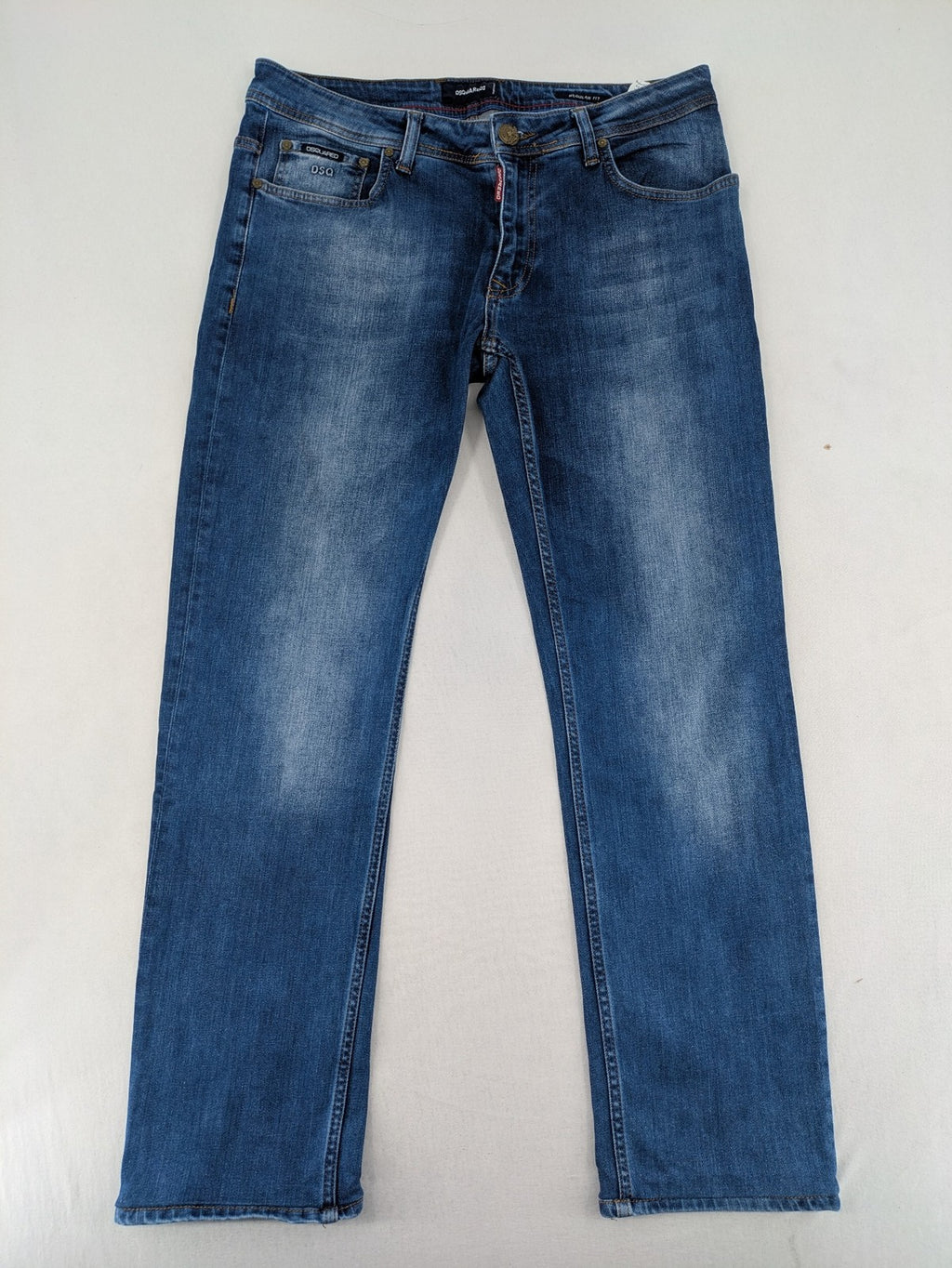 Dsquared2 blue straight jeans with five-pocket design and button fly, made in Italy.