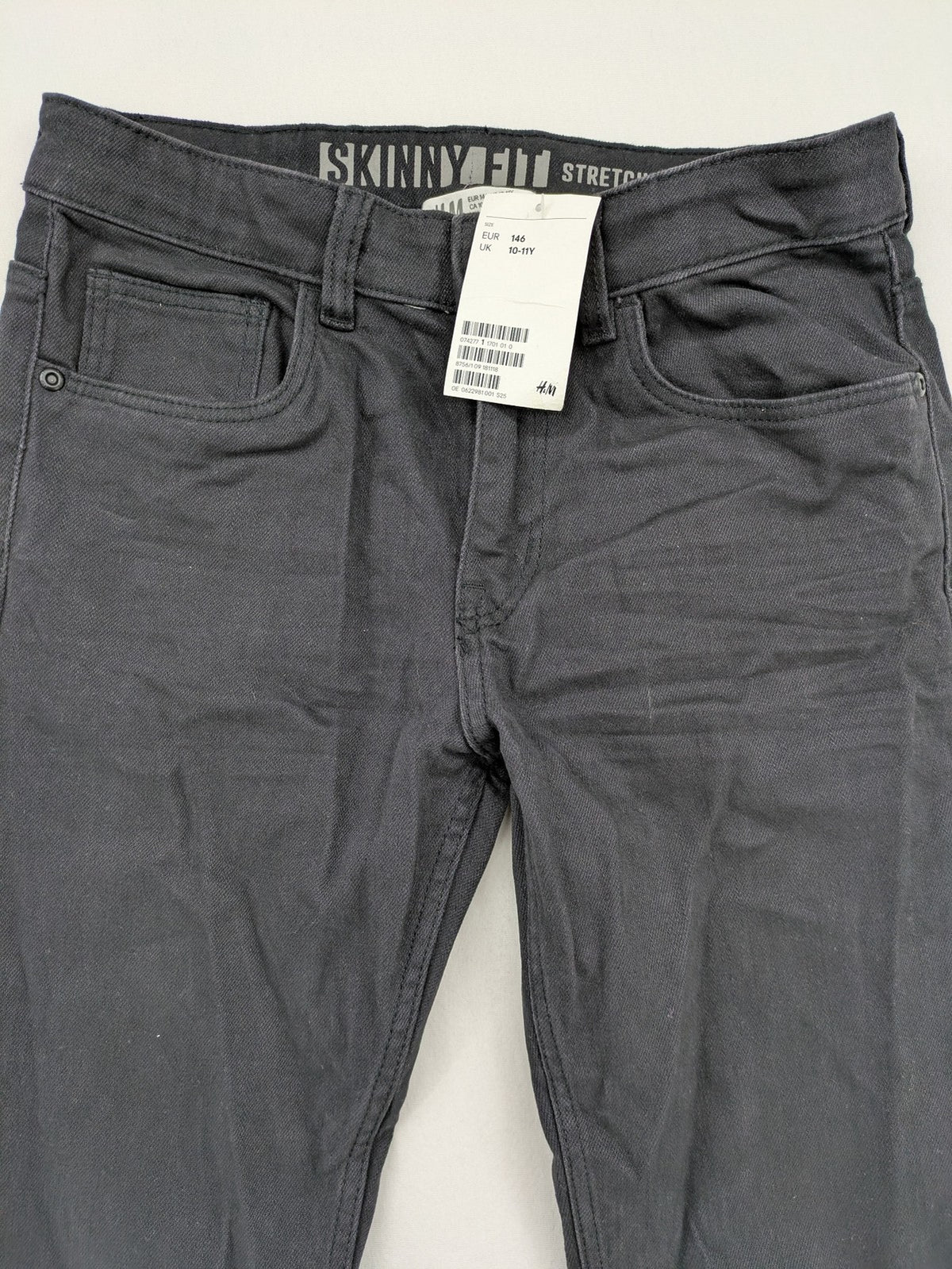 H&M grey skinny fit stretch jeans with modern design and durable denim material.