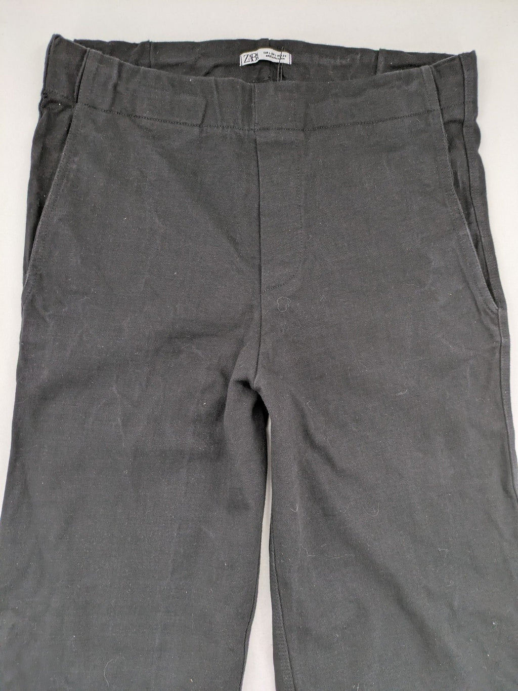 Zara grey pants cotton fabric with classic design and comfortable fit.