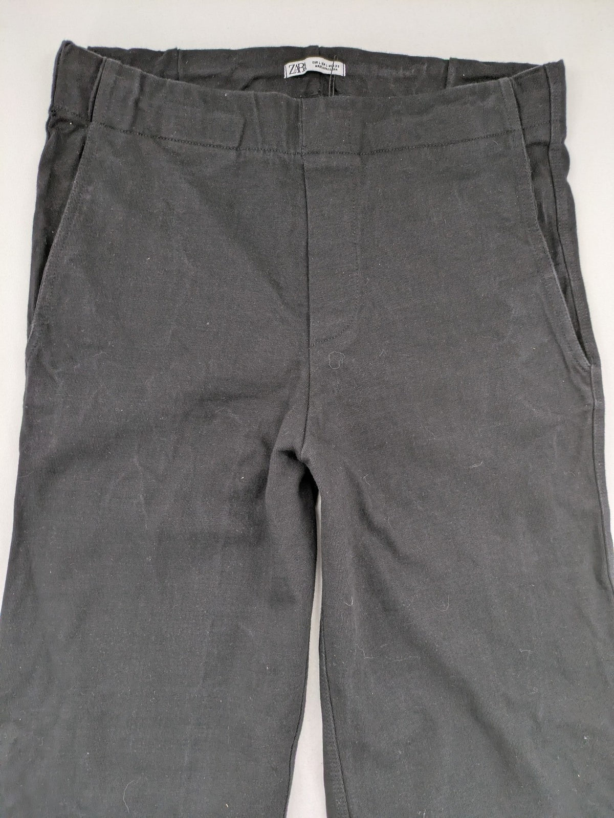 Zara grey pants cotton fabric with classic design and comfortable fit.