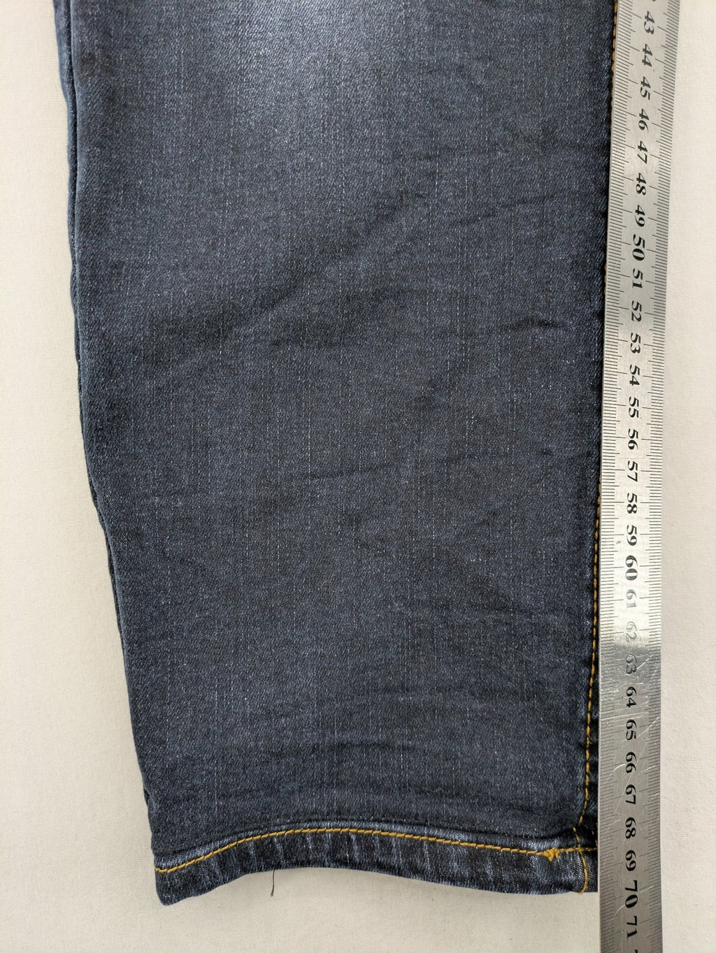 Multiblu blue straight jeans medium waist used look 5-pocket design with button and zipper.