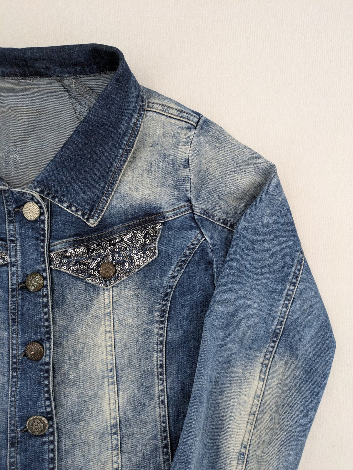 TREDY blue denim jacket with sequins, lace trim, and fitted design.