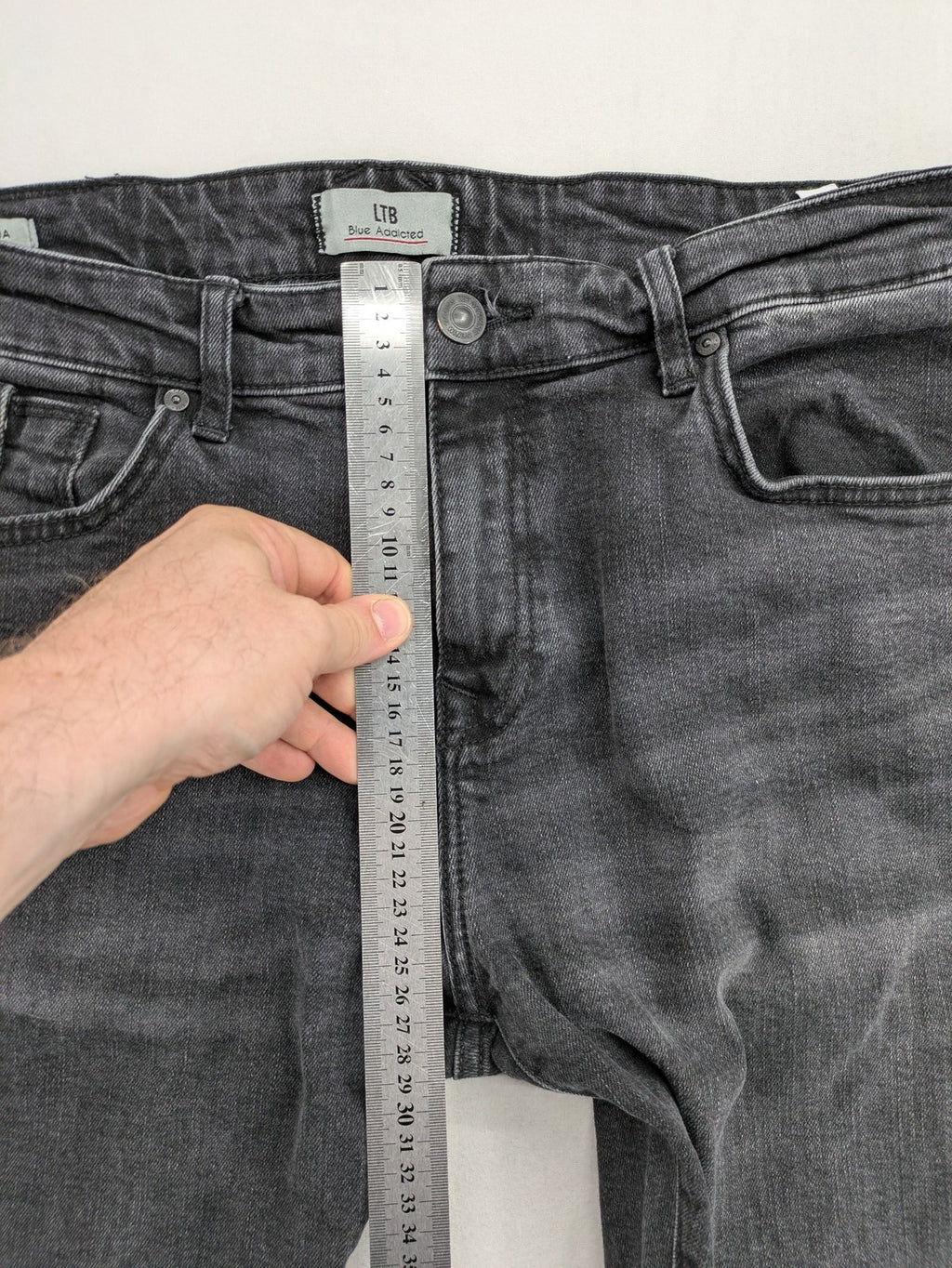 LTB blue straight jeans with classic 5-pocket design and low-rise slim fit.