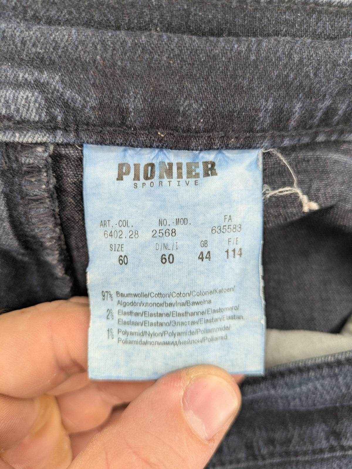 Pionier blue straight jeans with pleats, made from comfortable cotton stretch material.