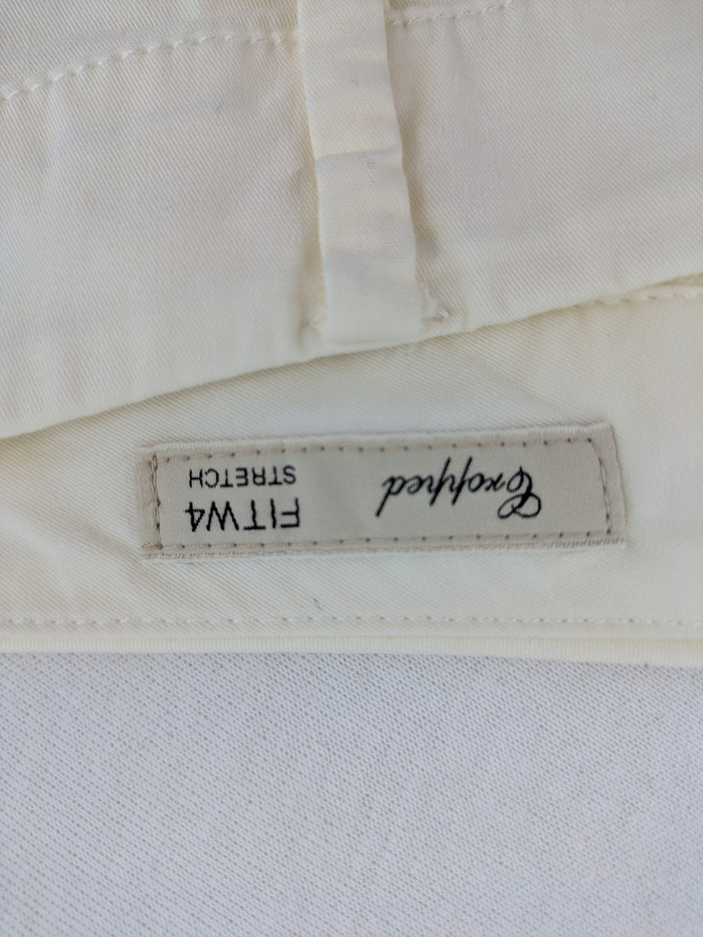 MaxMara cream cropped chino pants with zipper closure, belt loops, and back pockets.