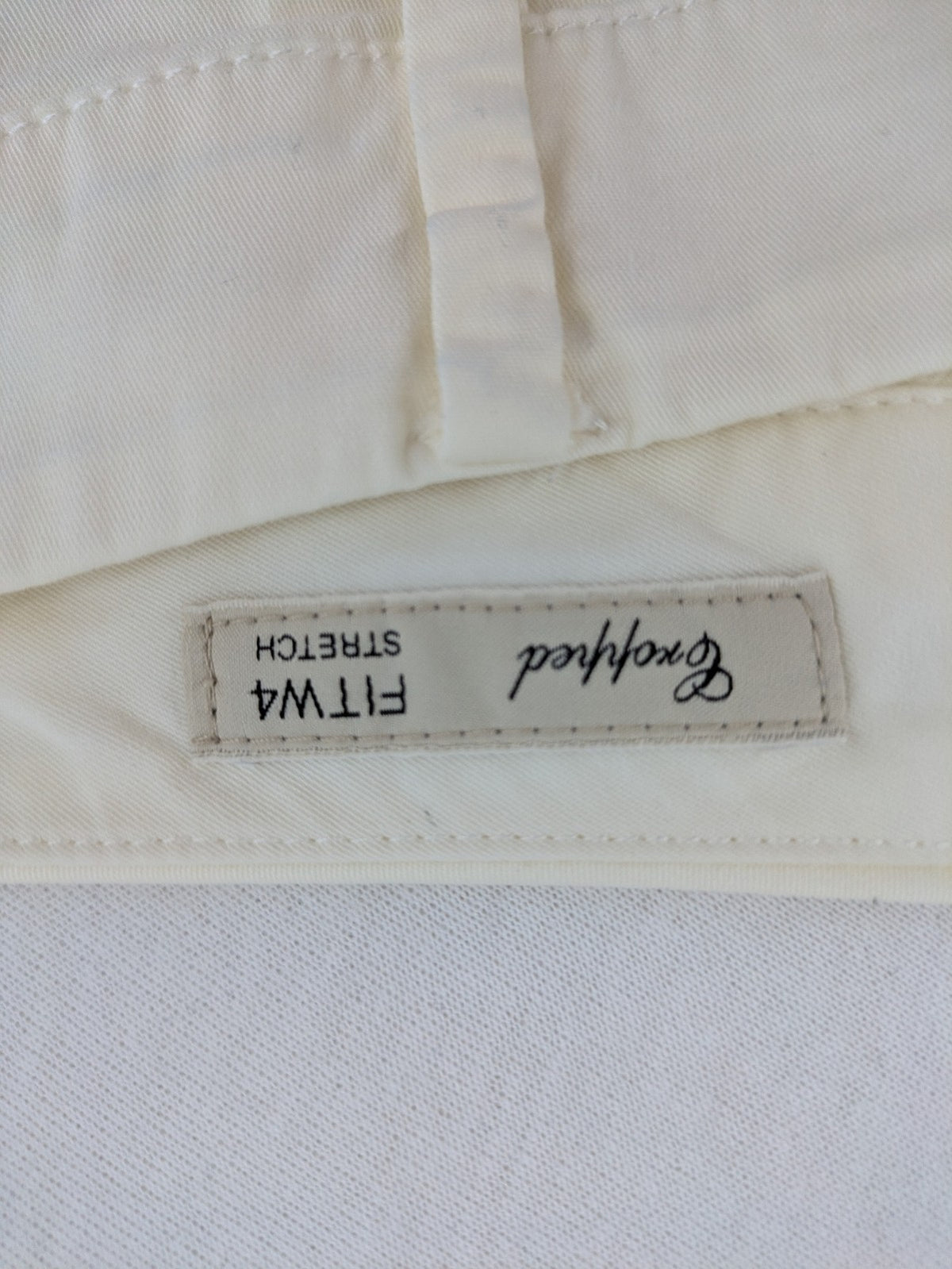 MaxMara cream cropped chino pants with zipper closure, belt loops, and back pockets.
