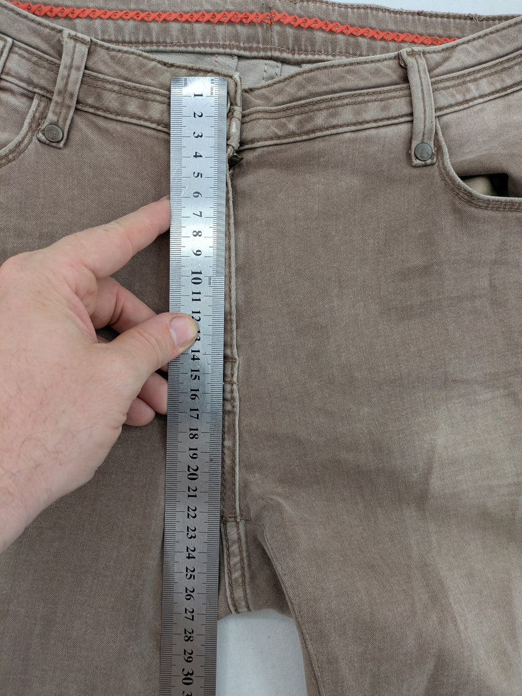 Comma brown straight leg jeans with classic five-pocket design and subtle logo embroidery.