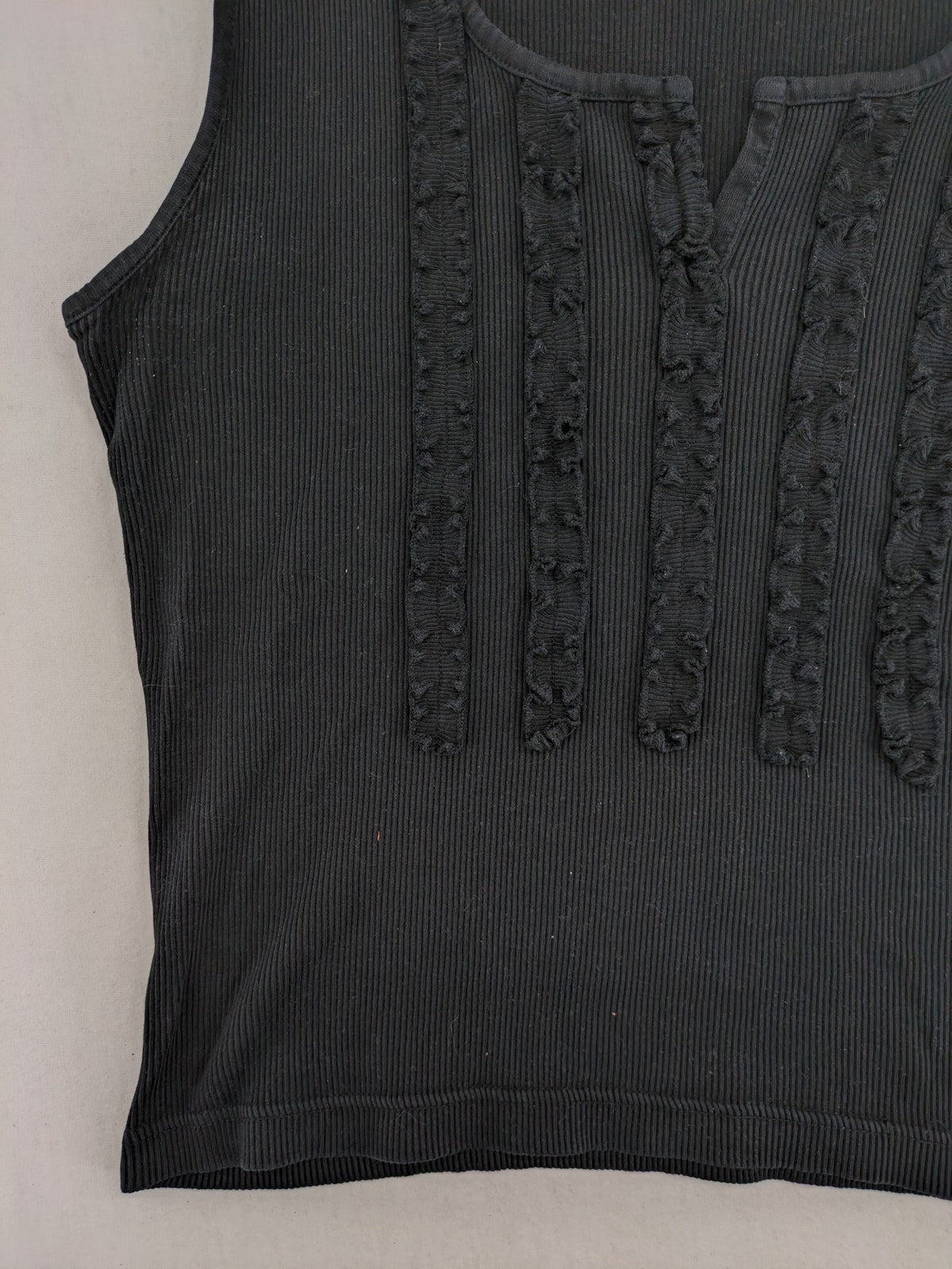 Esprit grey tank top with ruffled details and V-neck, made of soft ribbed cotton.