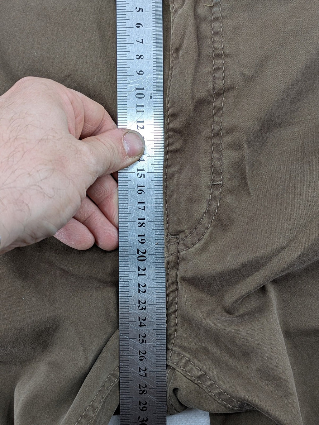 BRAX khaki chinos Cooper Fancy regular fit soft cotton blend with logo detail.