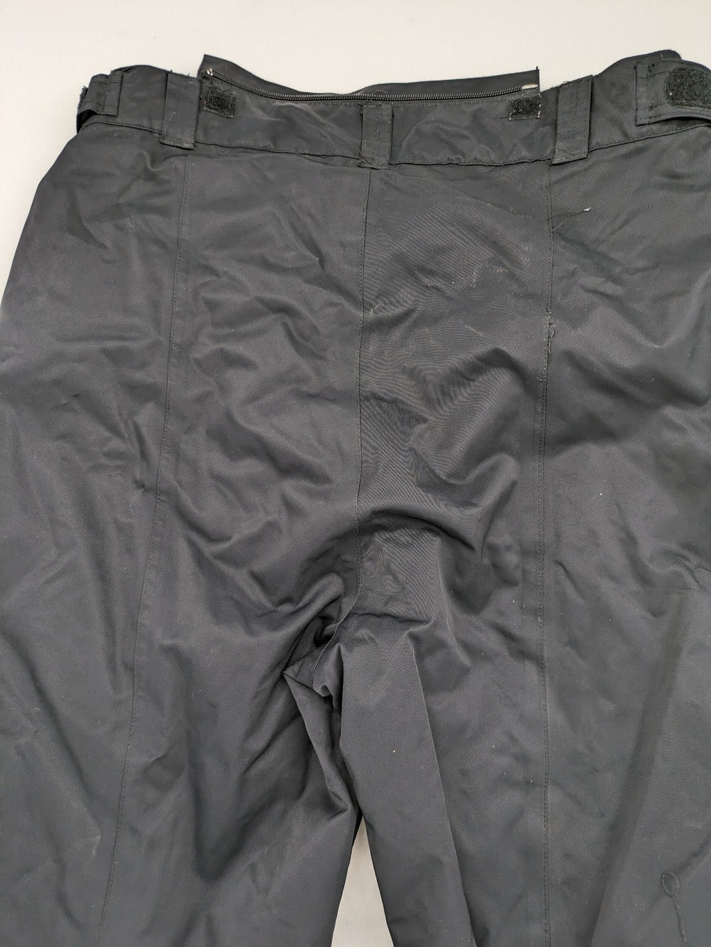 COOLE black ski pants with Thinsulate insulation and versatile unisex design.