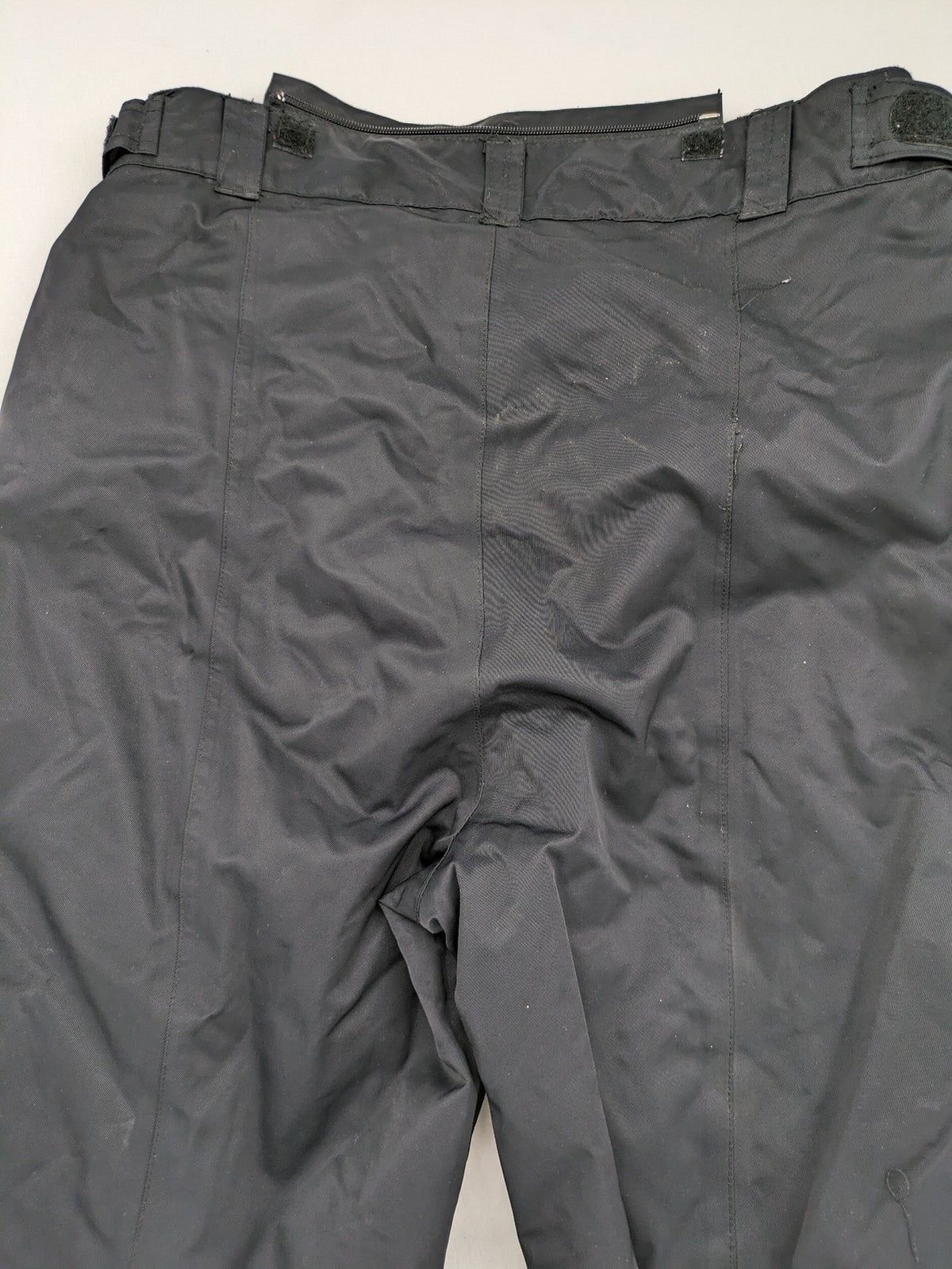 COOLE black ski pants with Thinsulate insulation and versatile unisex design.