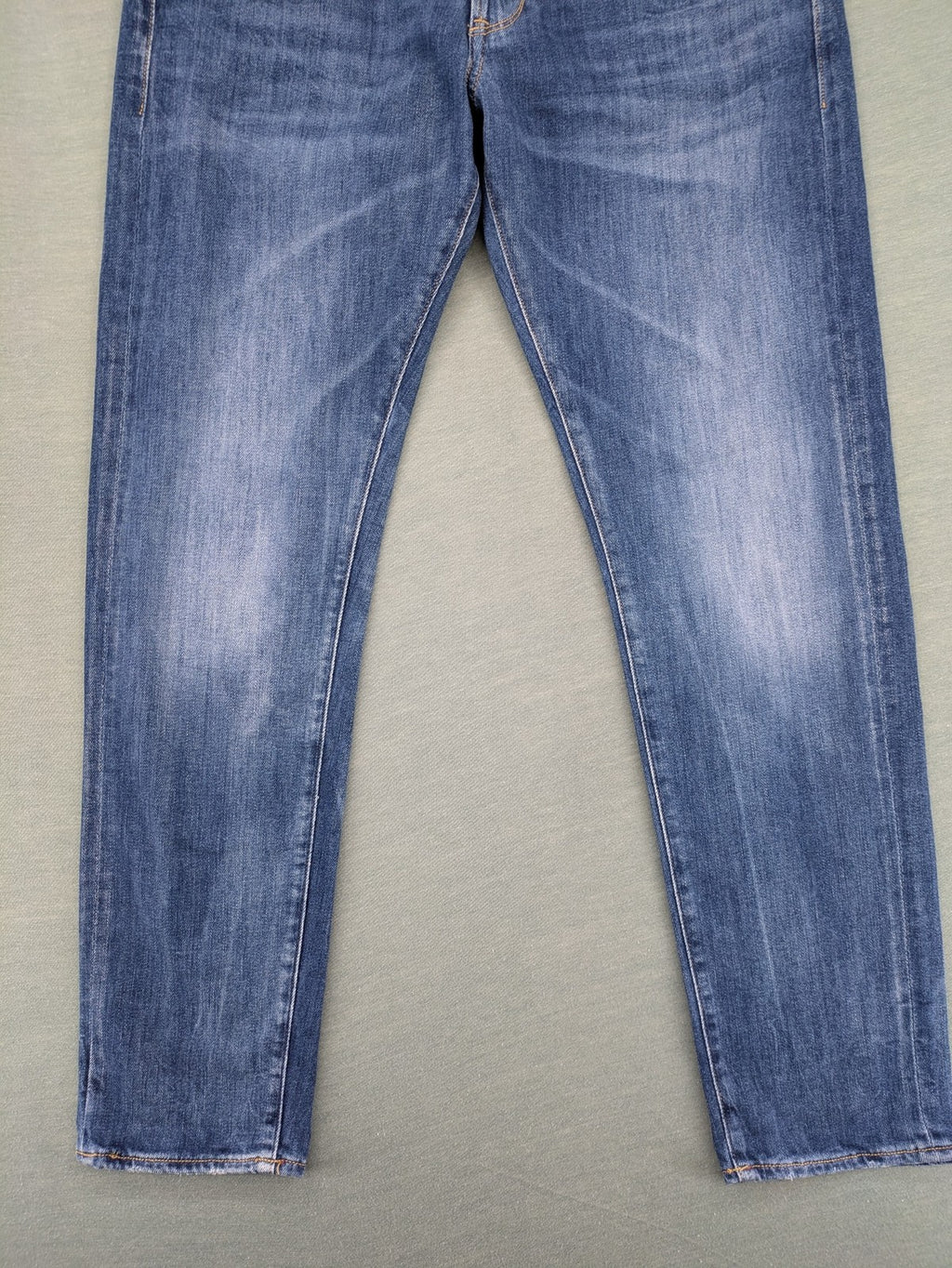 Le Temps des Cerises blue straight jeans, medium wash, 5-pocket design, Candiani denim.