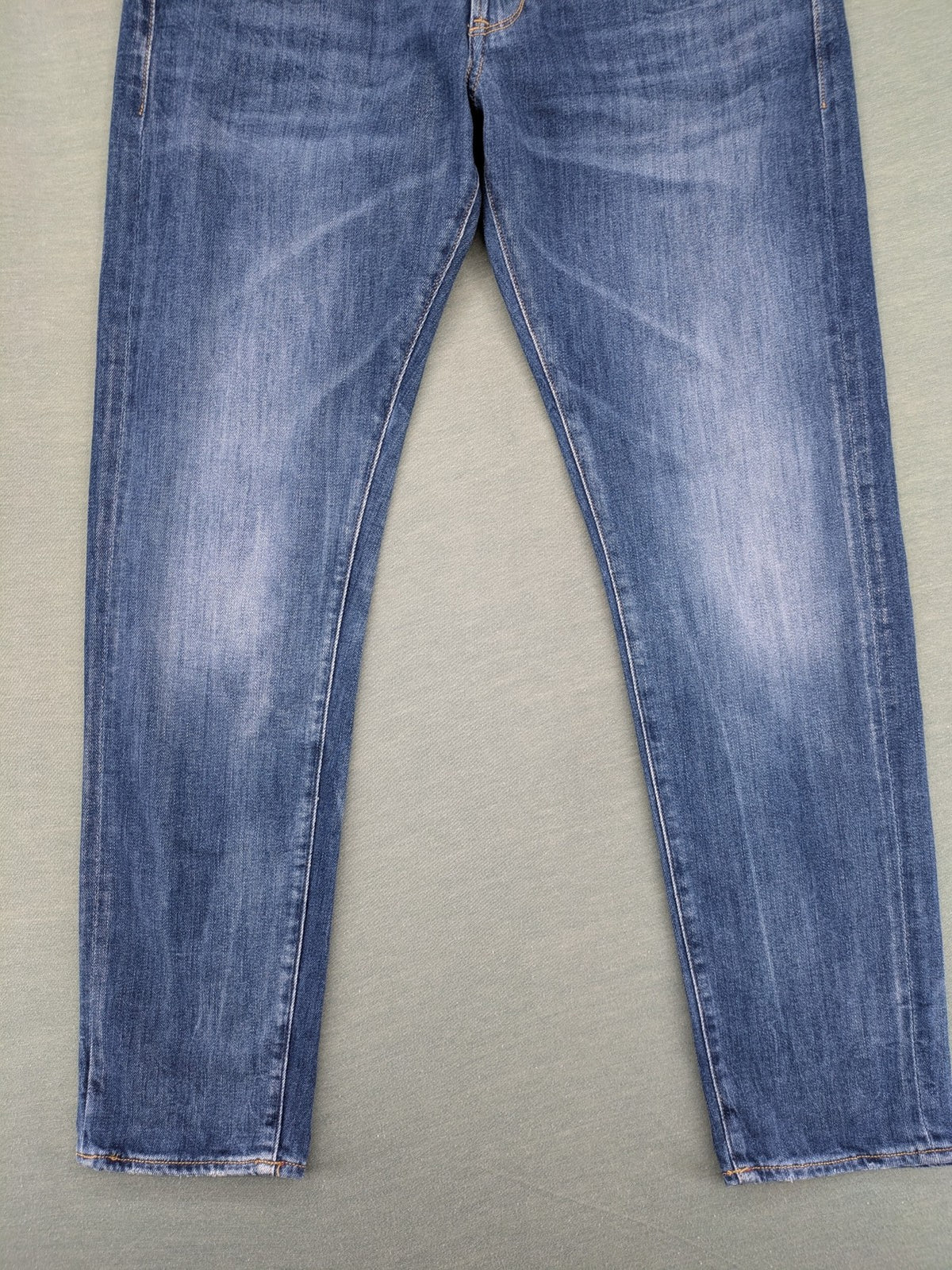 Le Temps des Cerises blue straight jeans, medium wash, 5-pocket design, Candiani denim.