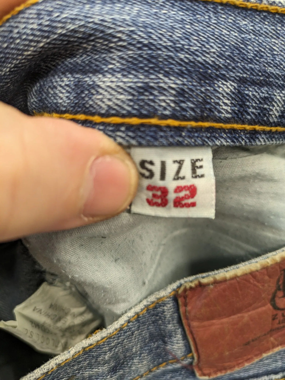 Zuni blue straight jeans 5-pocket design with zipper and decorative rivets.