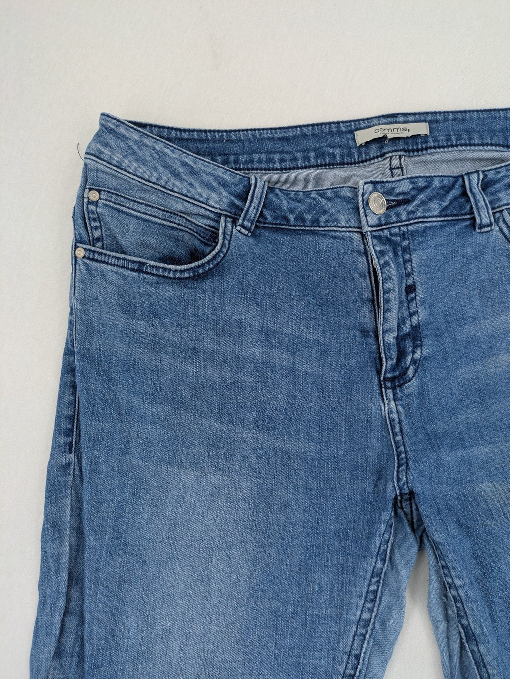 Comma blue skinny fit jeans with classic 5-pocket design and stretch denim material.