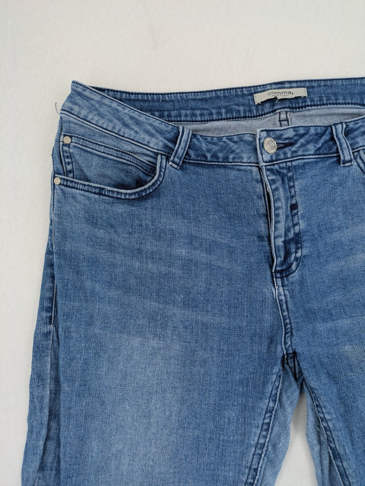 Comma blue skinny fit jeans with classic 5-pocket design and stretch denim material.