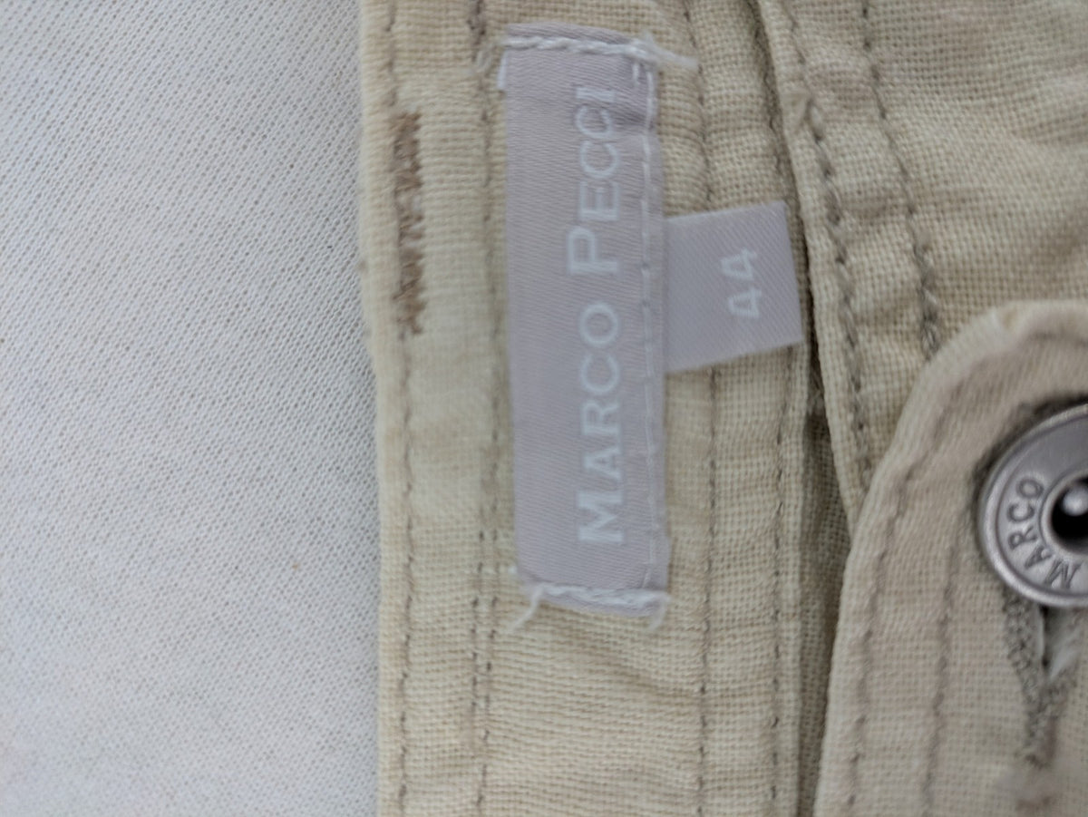 Marco Pecci beige capri pants with prominent seam details and practical pockets.