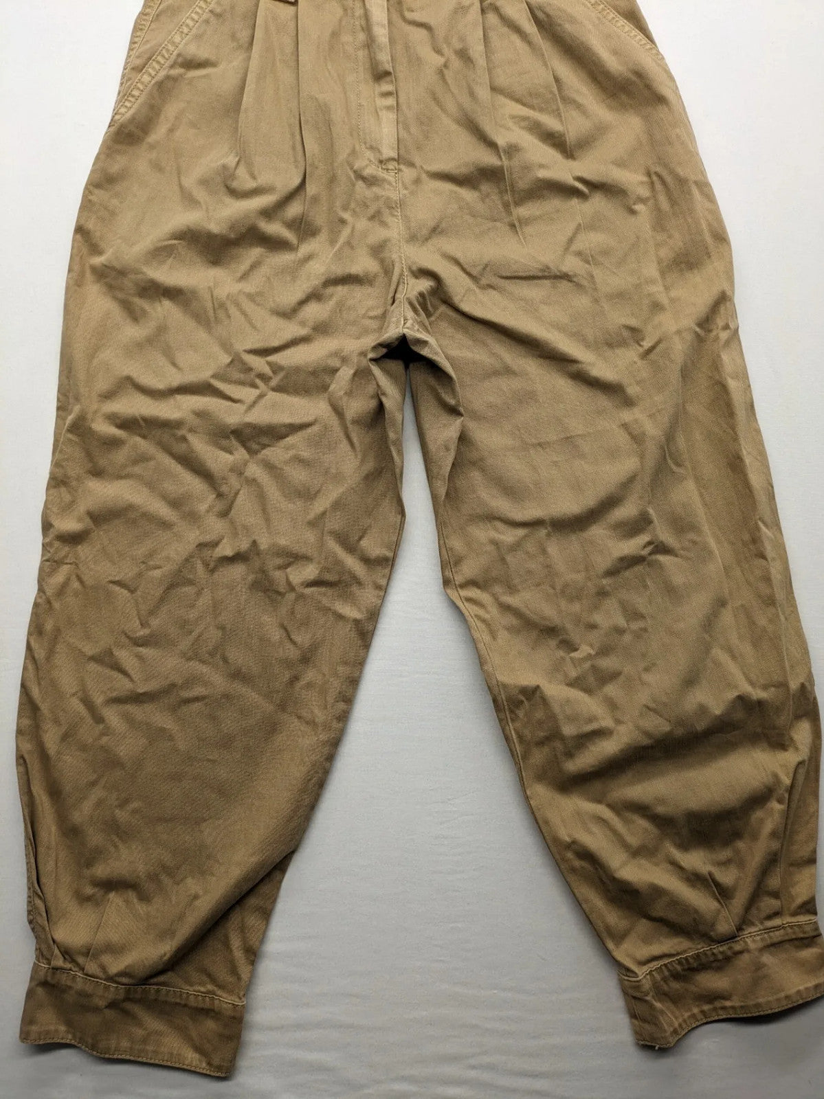 H&M beige tapered leg pants with pleats, high waist, 100% cotton, side pockets.