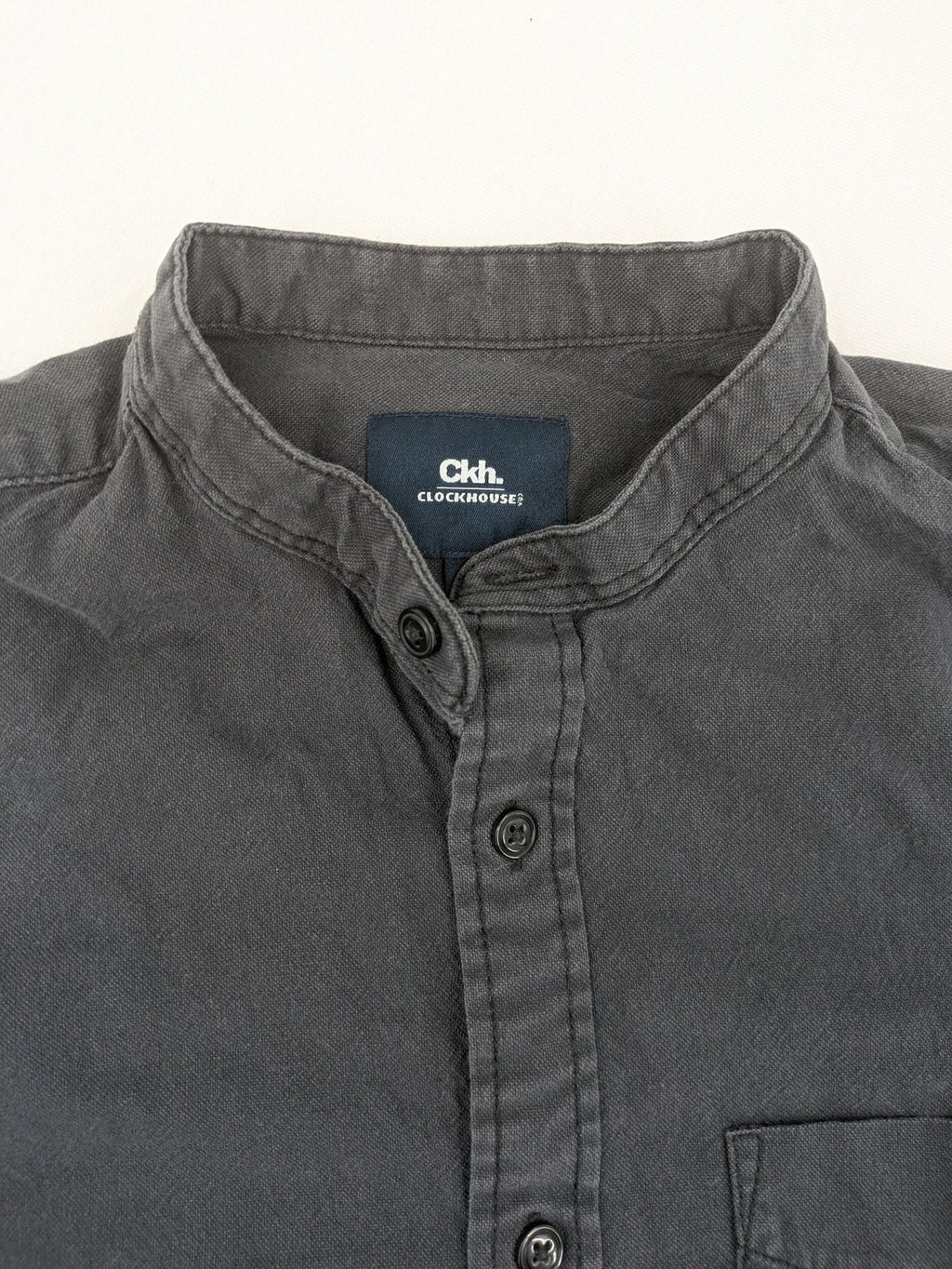 Clockhouse grey long-sleeve shirt with stand-up collar and chest pocket, 100% cotton.