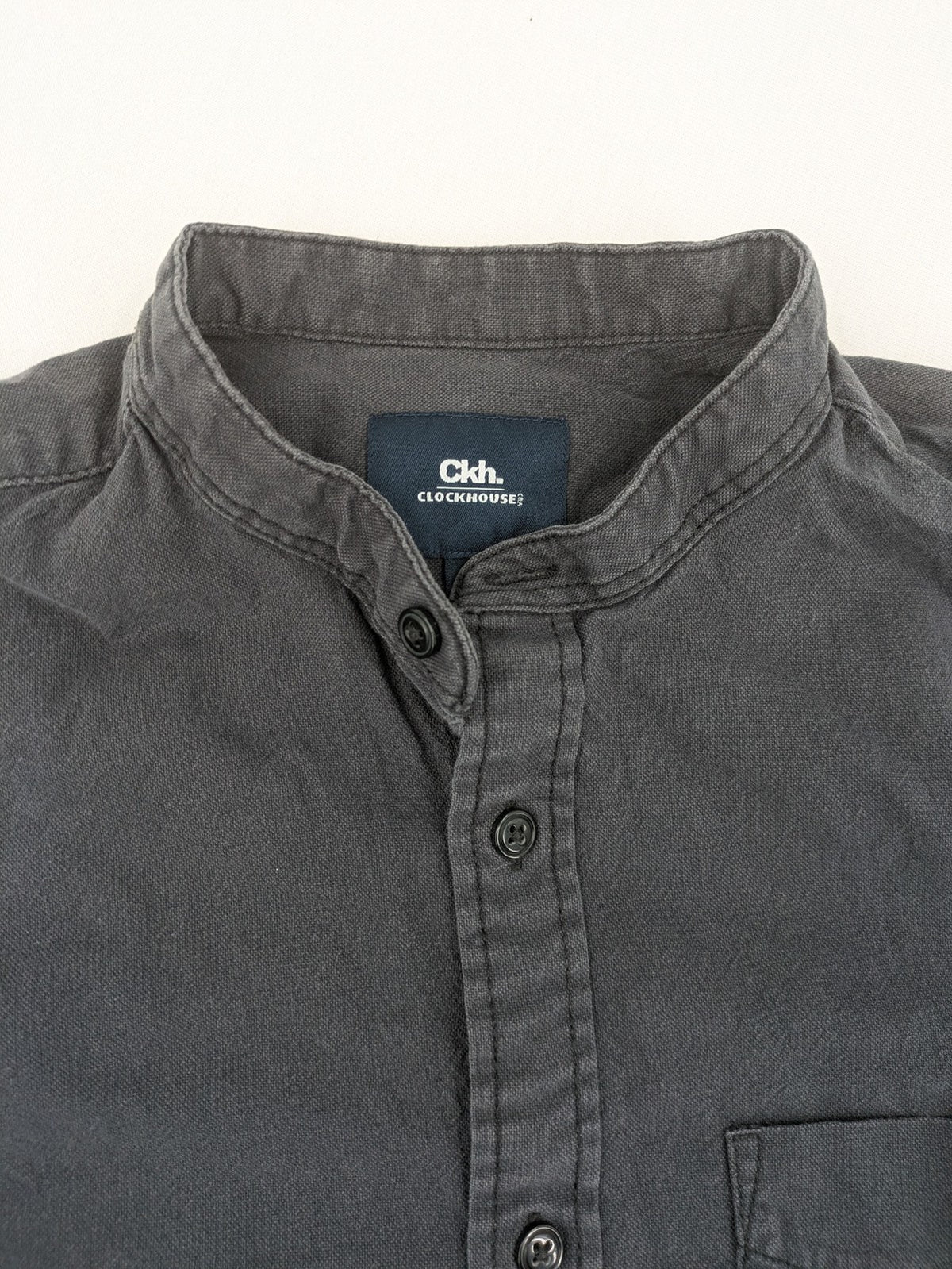 Clockhouse grey long-sleeve shirt with stand-up collar and chest pocket, 100% cotton.