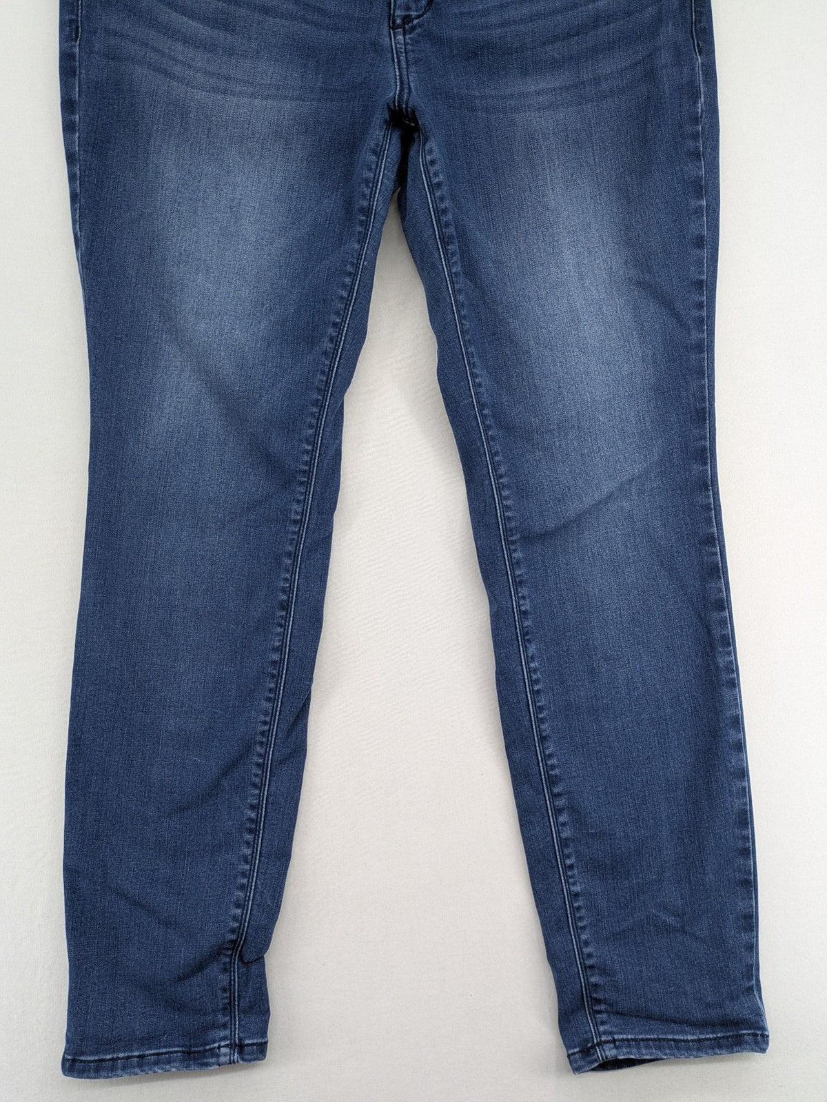 Tom Tailor blue skinny jeans with classic 5-pocket design and double button closure.
