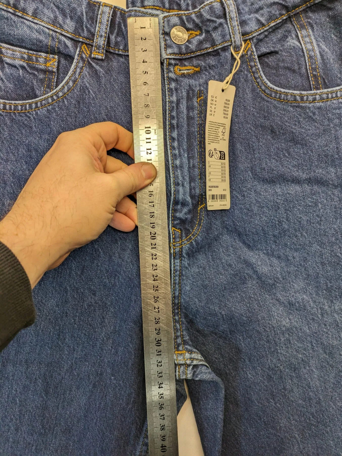 Esprit blue straight jeans high waist 80s style with original tags and classic wash.