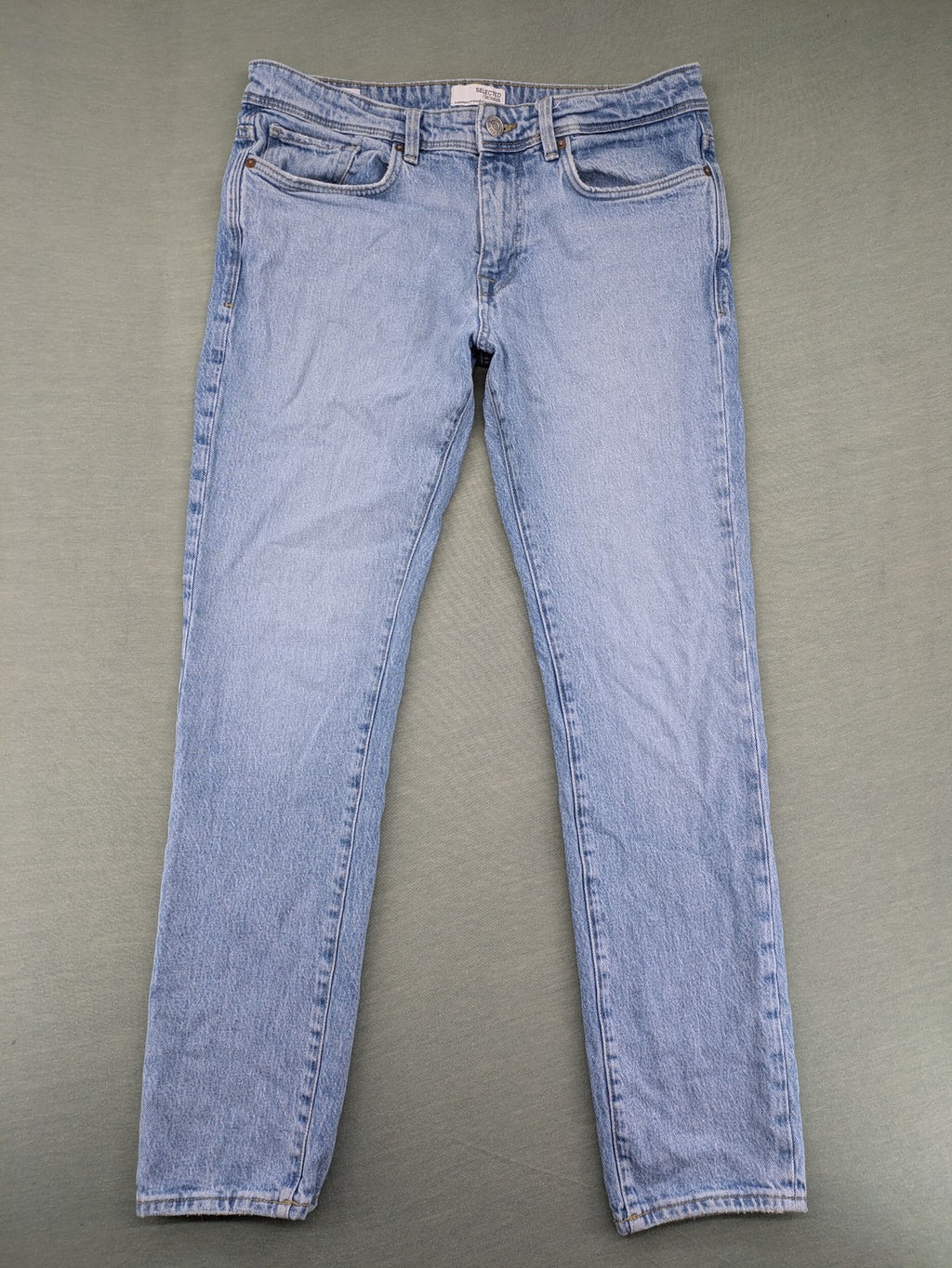 Selected Homme blue slim fit jeans with classic wash and stretch cotton material.