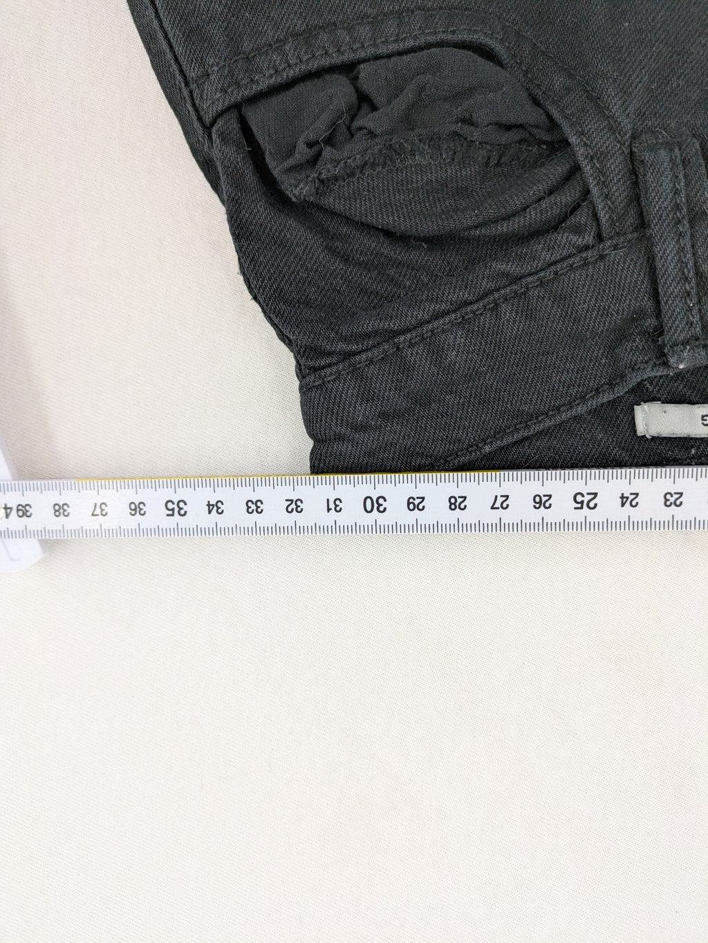 Bershka grey wide leg jeans high waist with classic 5-pocket design and button closure.