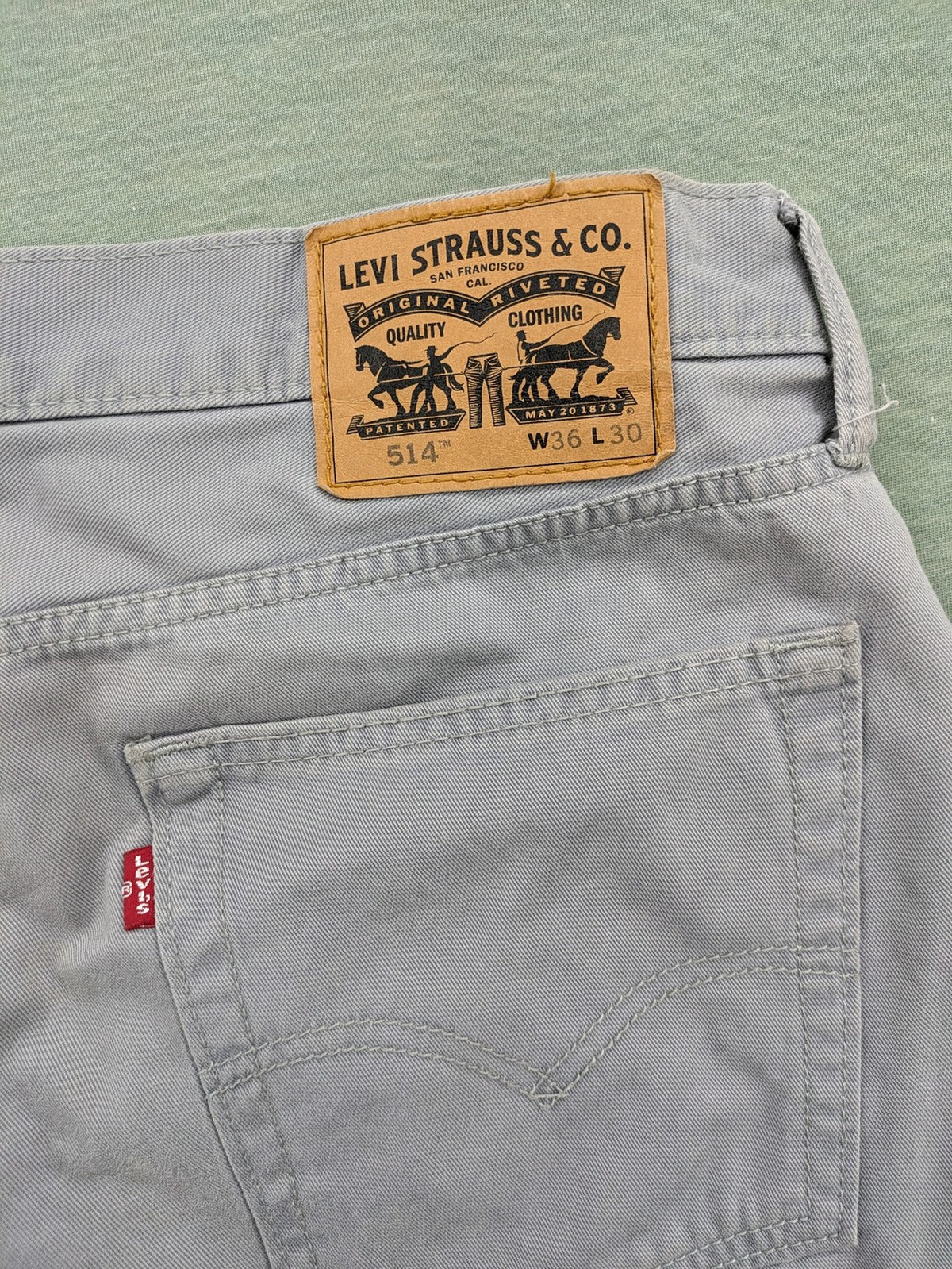 Levi's straight jeans purple classic 5-pocket design with iconic leather patch.