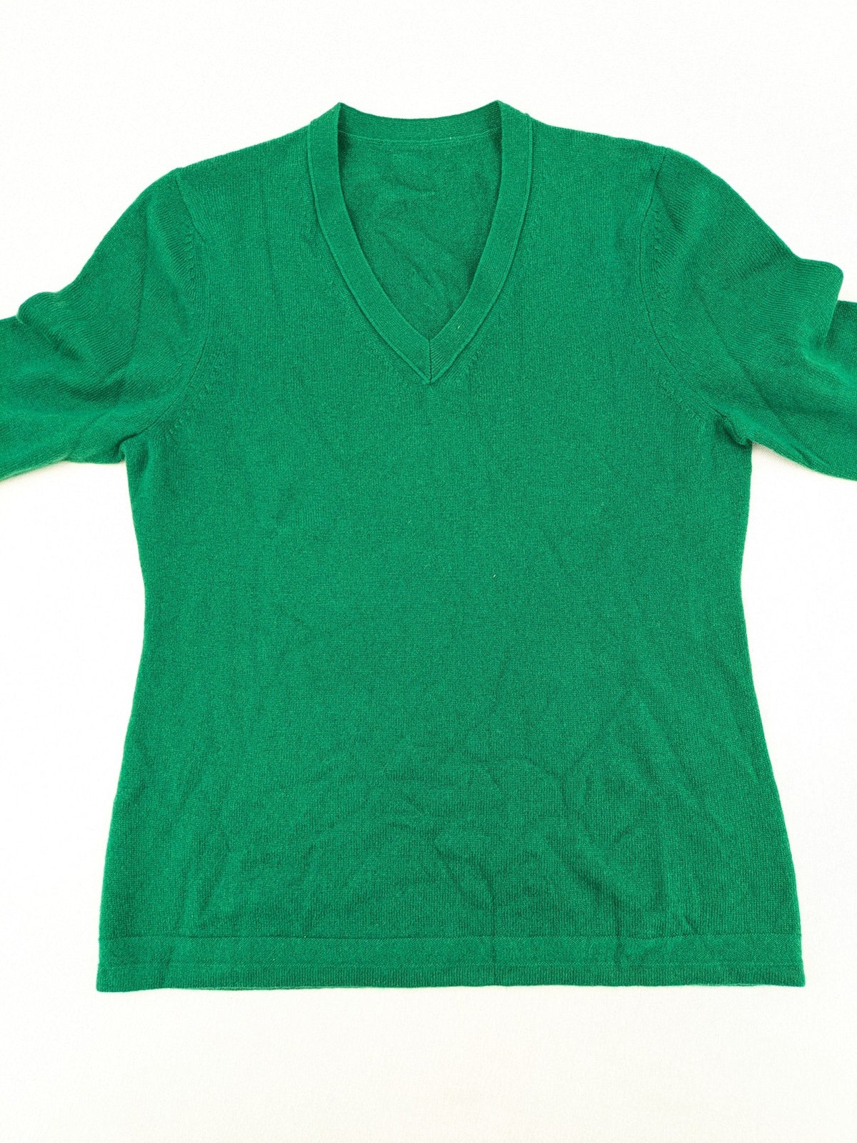 Pullover green cashmere turtle neck jumper with classic V-neck and long sleeves.