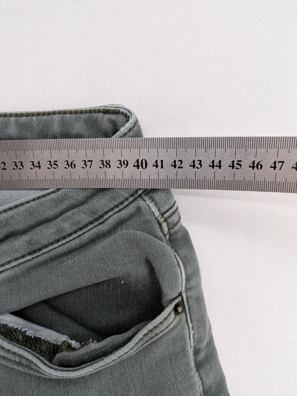 C&A grey skinny jeans with classic 5-pocket design and stretch cotton blend.