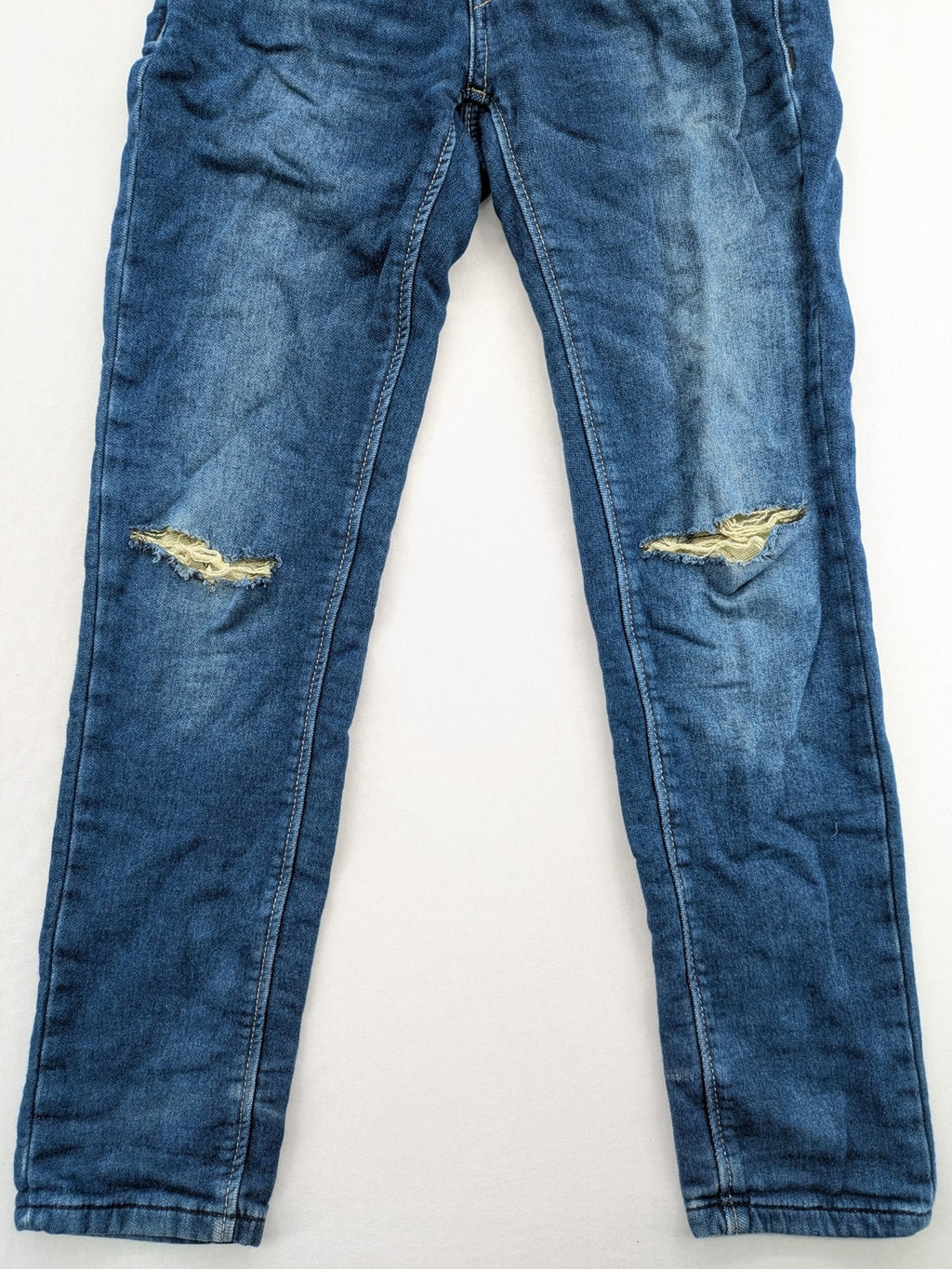 s.Oliver blue straight jeans slim fit with ripped knee details and 5-pocket style