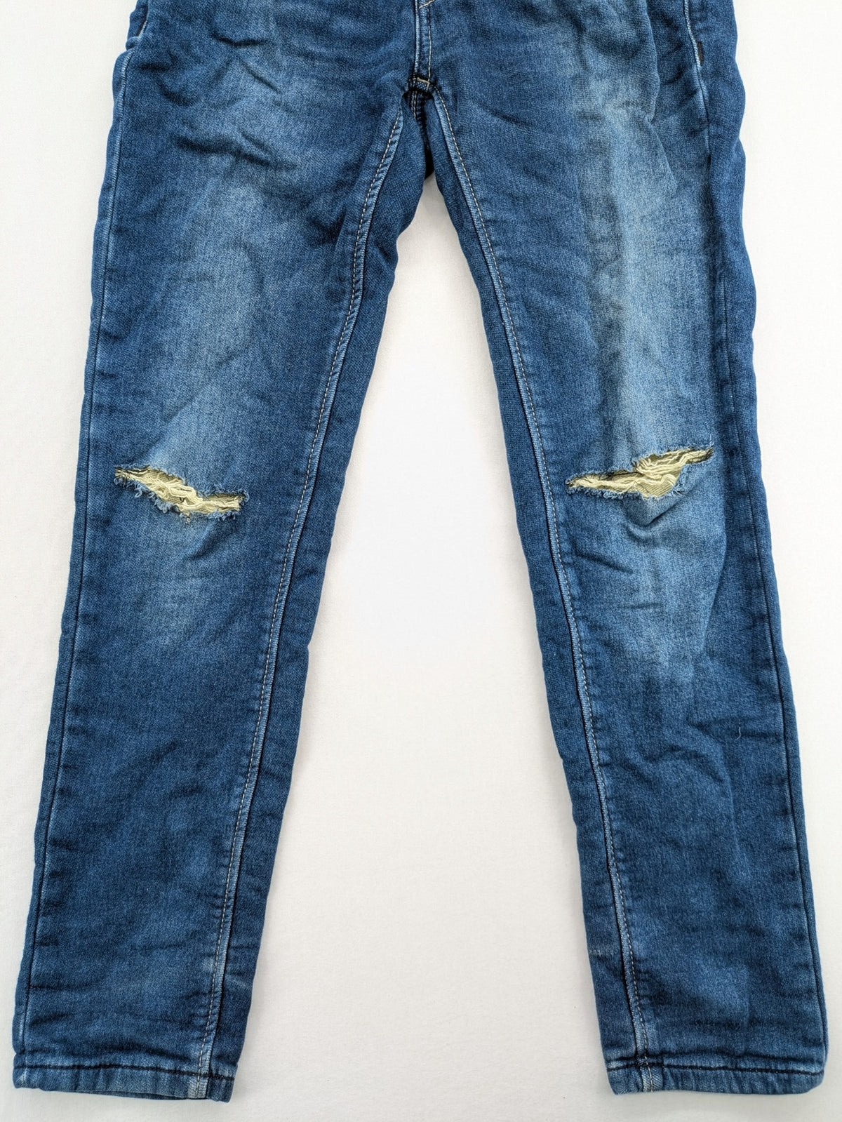 s.Oliver blue straight jeans slim fit with ripped knee details and 5-pocket style