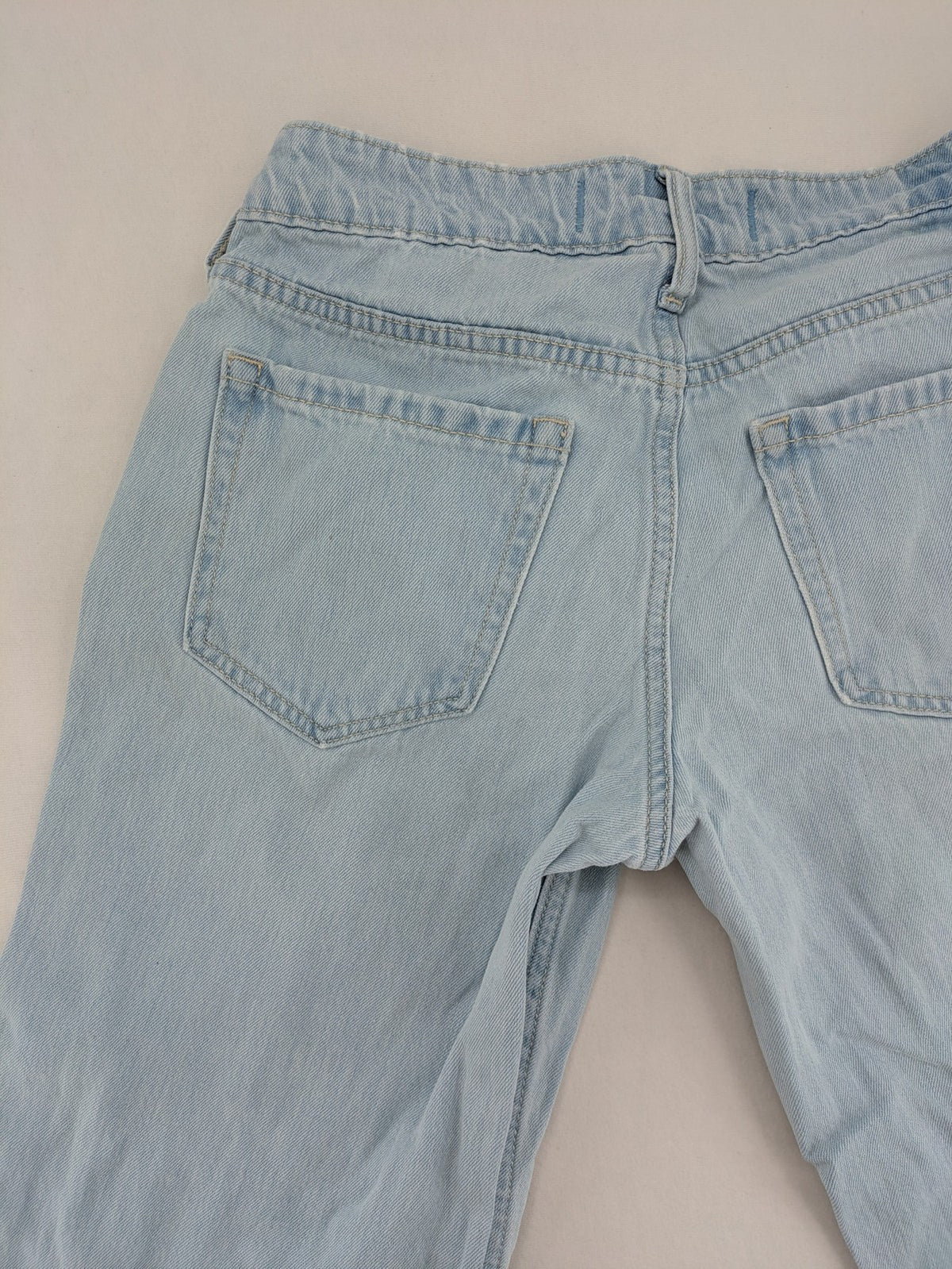Hollister blue straight jeans low-rise baggy with raw hem and classic five-pocket design.