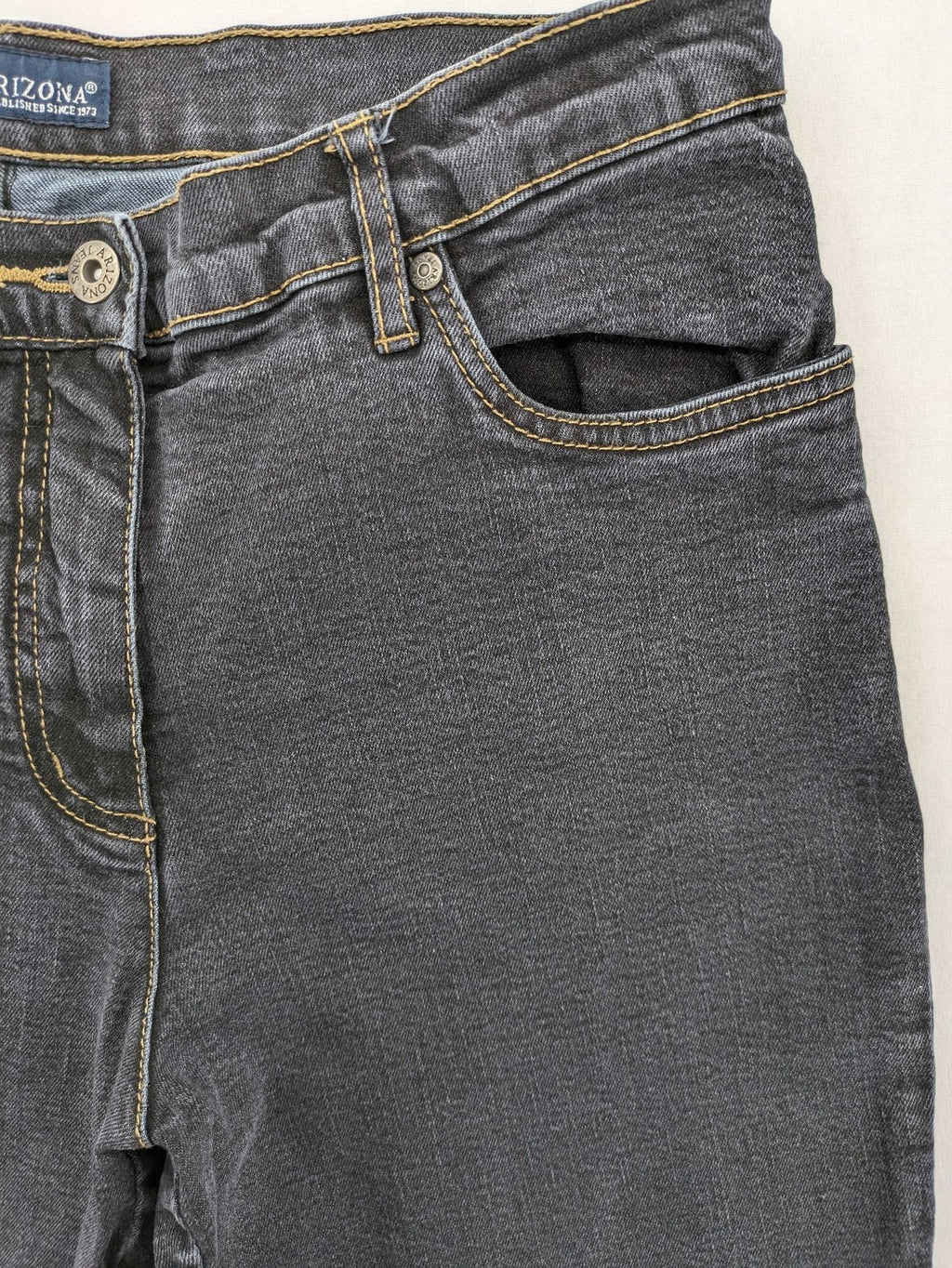 Arizona straight jeans blue with classic 5-pocket design and comfortable stretch fabric.